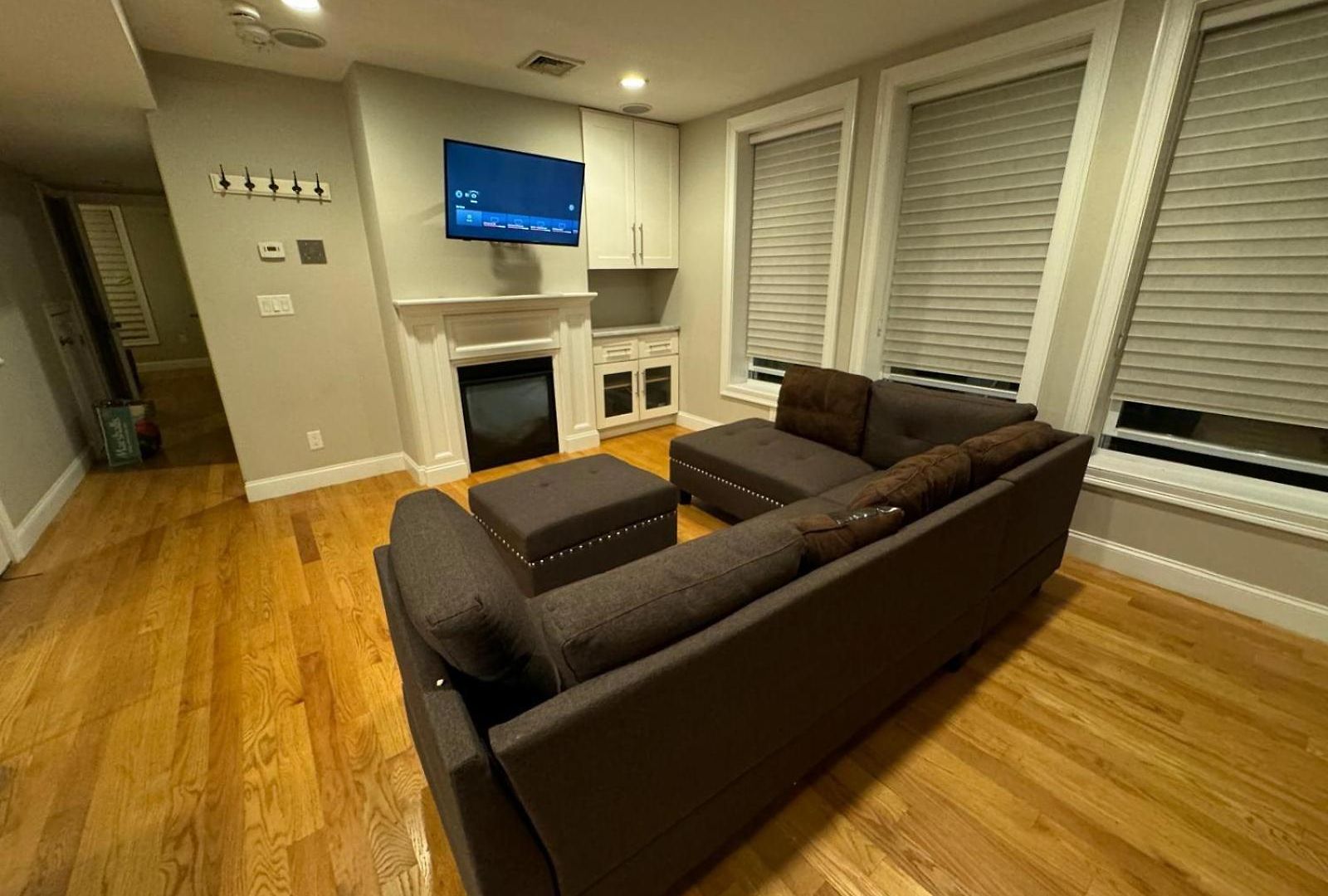 Ultra Convenient Luxury In South With Private Parking Garage *