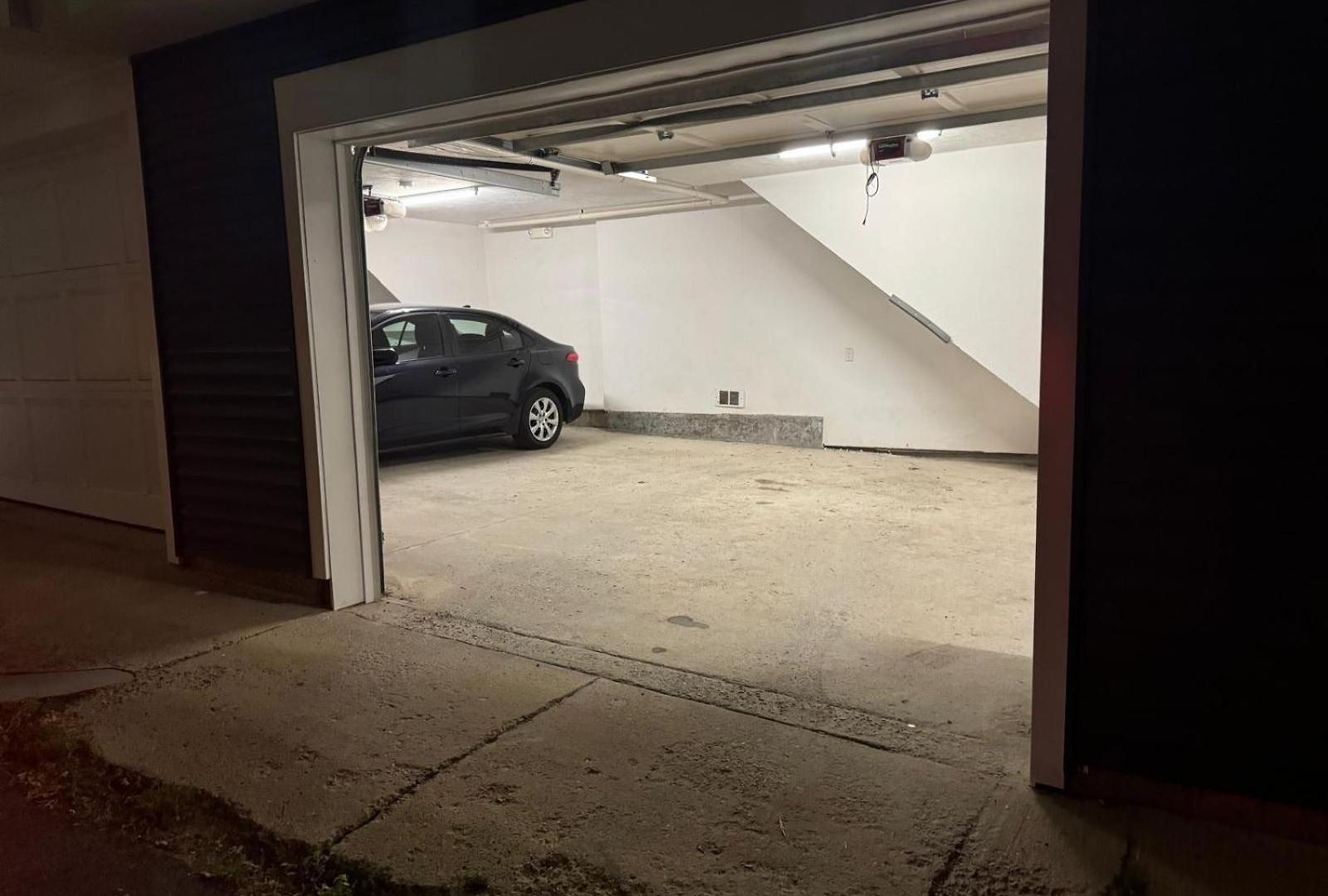 Ultra Convenient Luxury In South With Private Parking Garage Apartment *