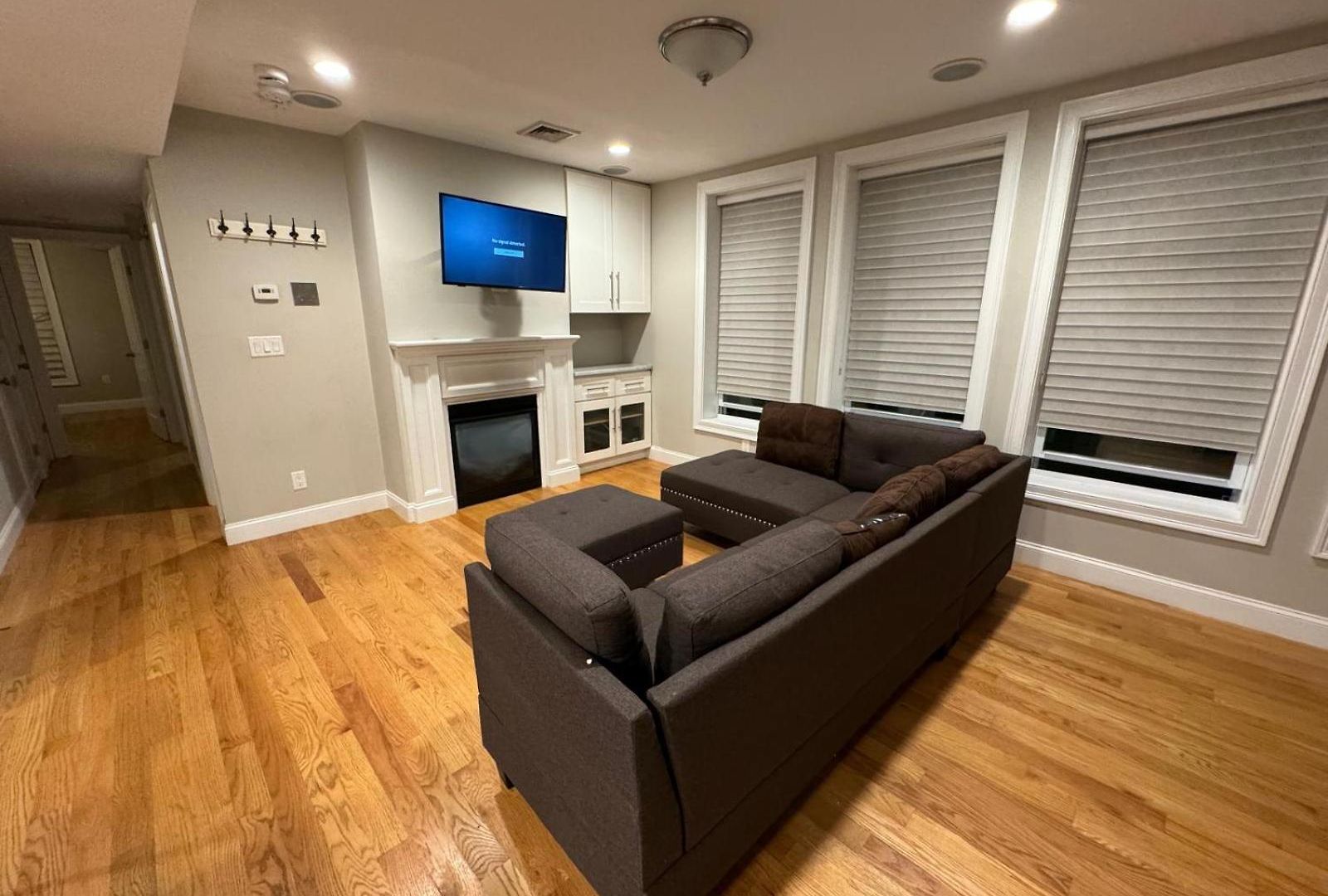 Ultra Convenient Luxury In South With Private Parking Garage