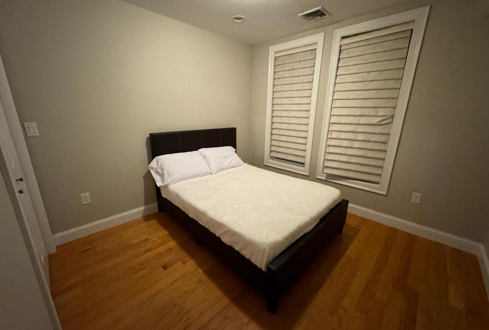 Apartment Ultra Convenient Luxury In South With Private Parking Garage *