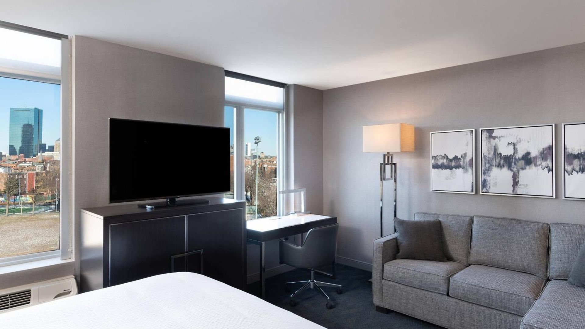 Downtown/south End Hotel 3*