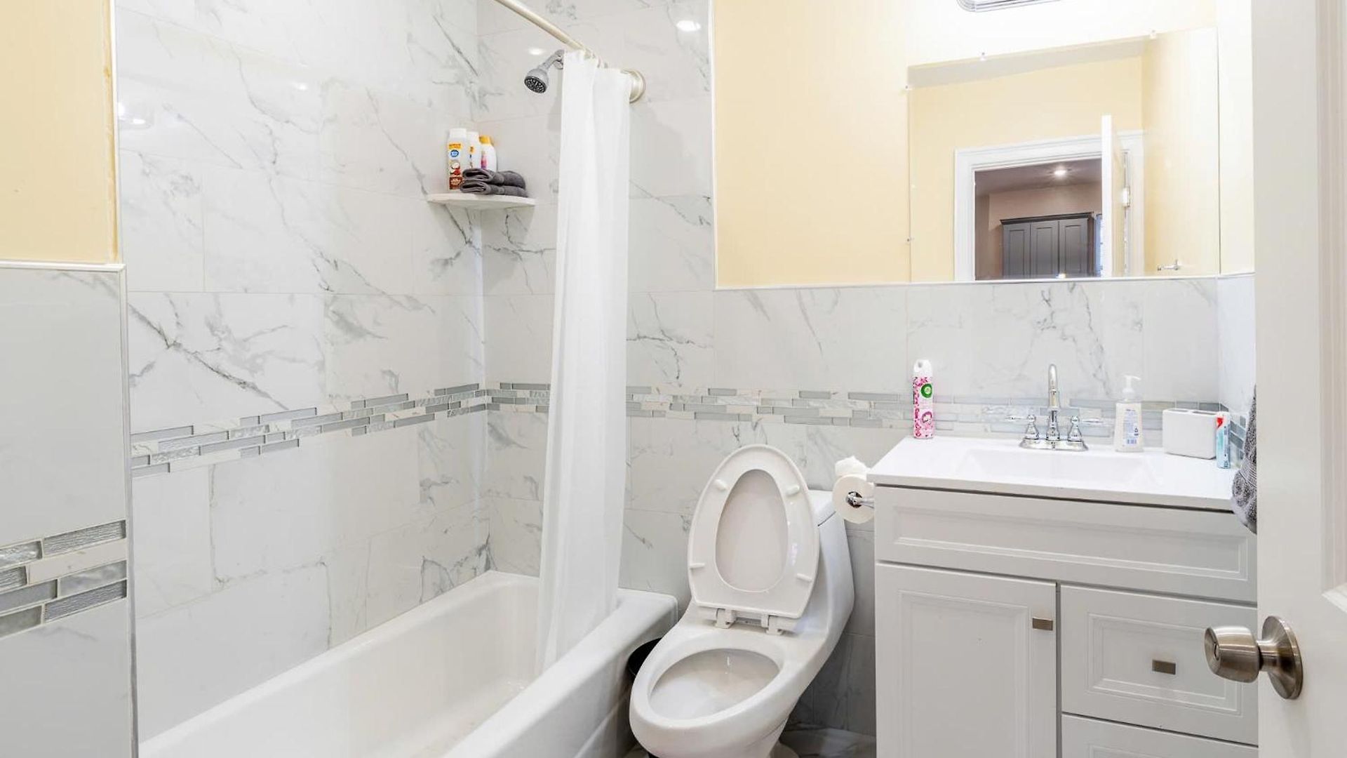Apartment 4br - Pet Friendly & Free Parking, Near Mbta Station 2331 Boston