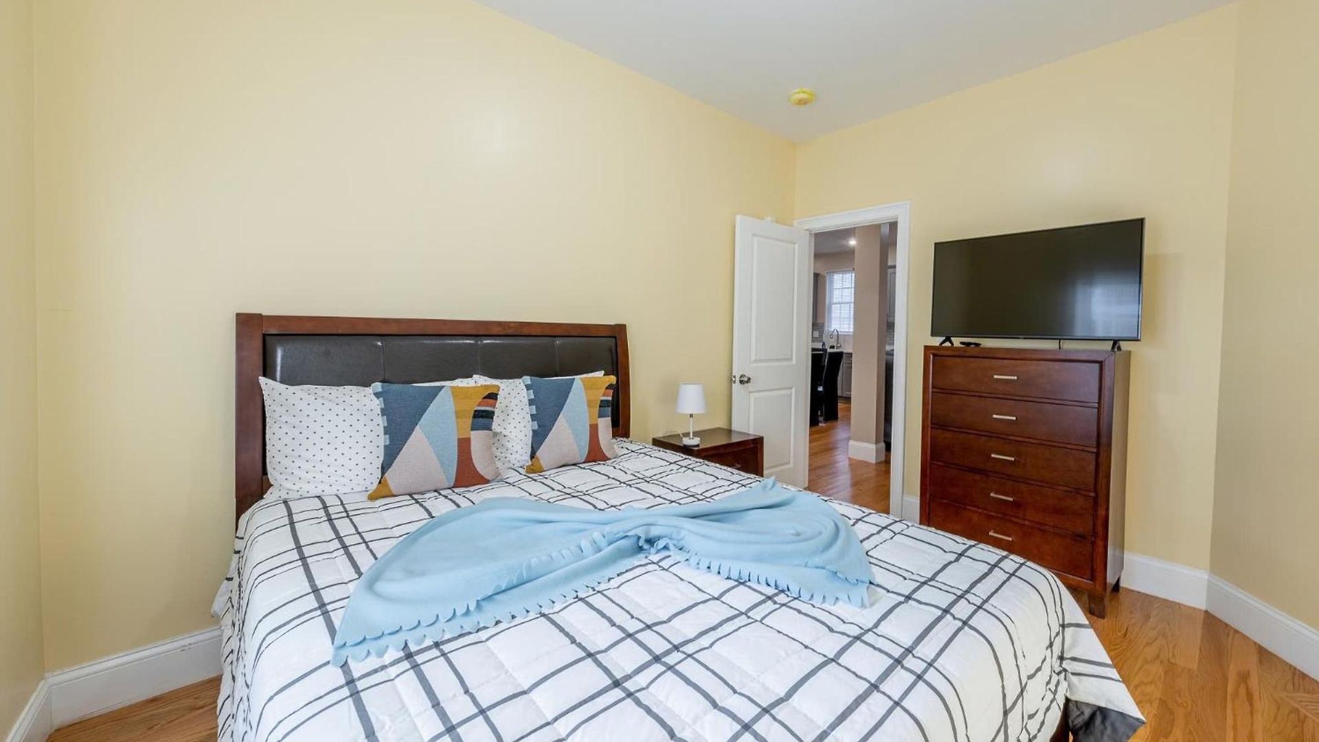 4br - Pet Friendly & Free Parking, Near Mbta Station 2331