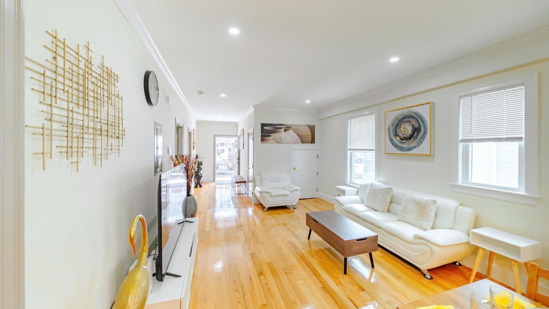 Modern 3br & 3ba - Patio, Bathtub, Walk To Red Line 82 *