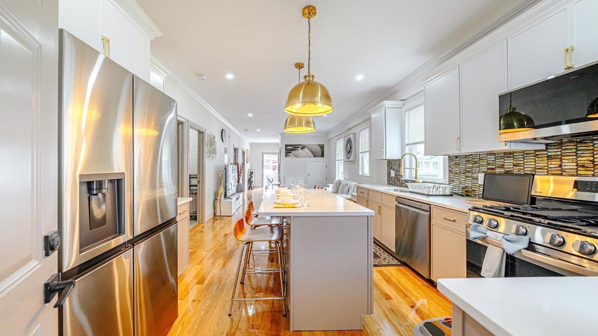 Modern 3br & 3ba - Patio, Bathtub, Walk To Red Line 82