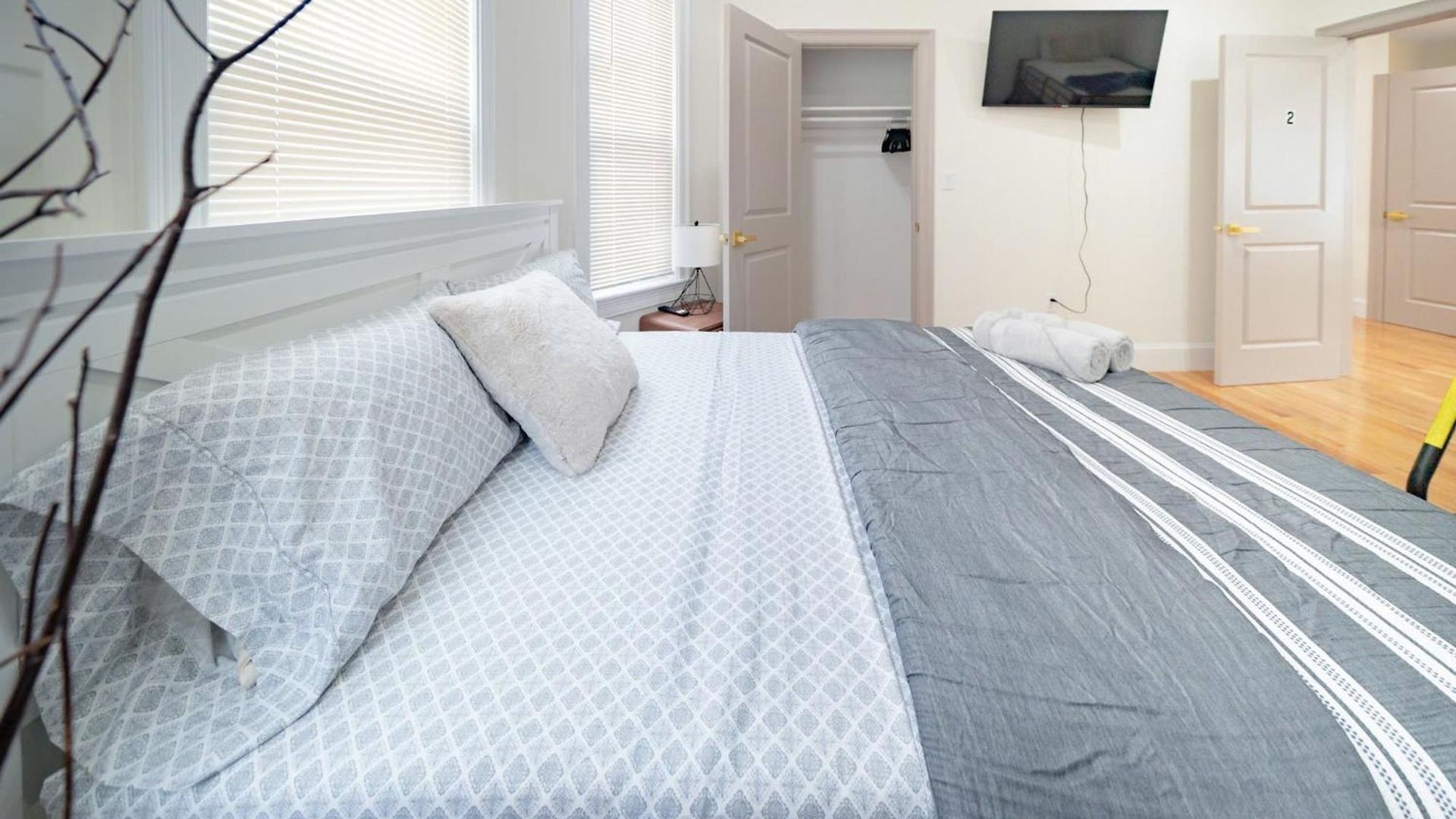 Apartment Modern 3br & 3ba - Patio, Bathtub, Walk To Red Line 82 Boston