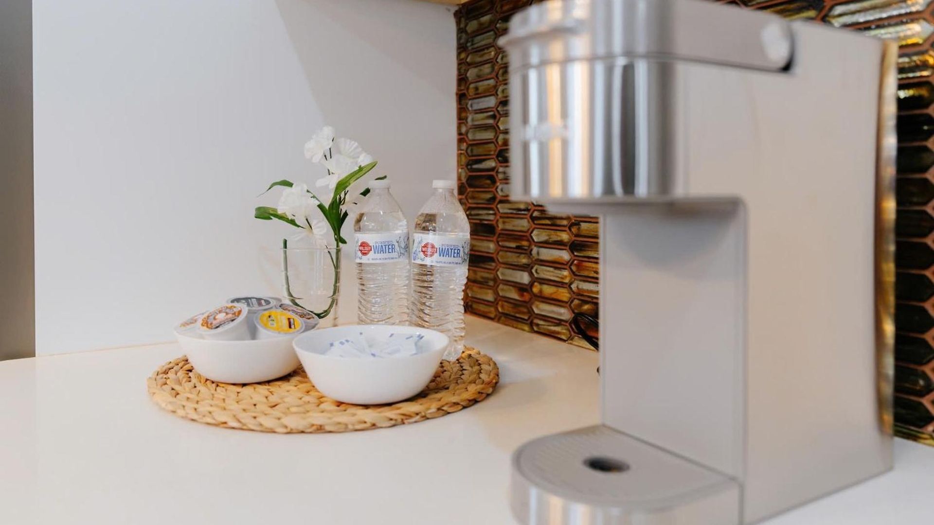 Modern 3br & 3ba - Patio, Bathtub, Walk To Red Line 82