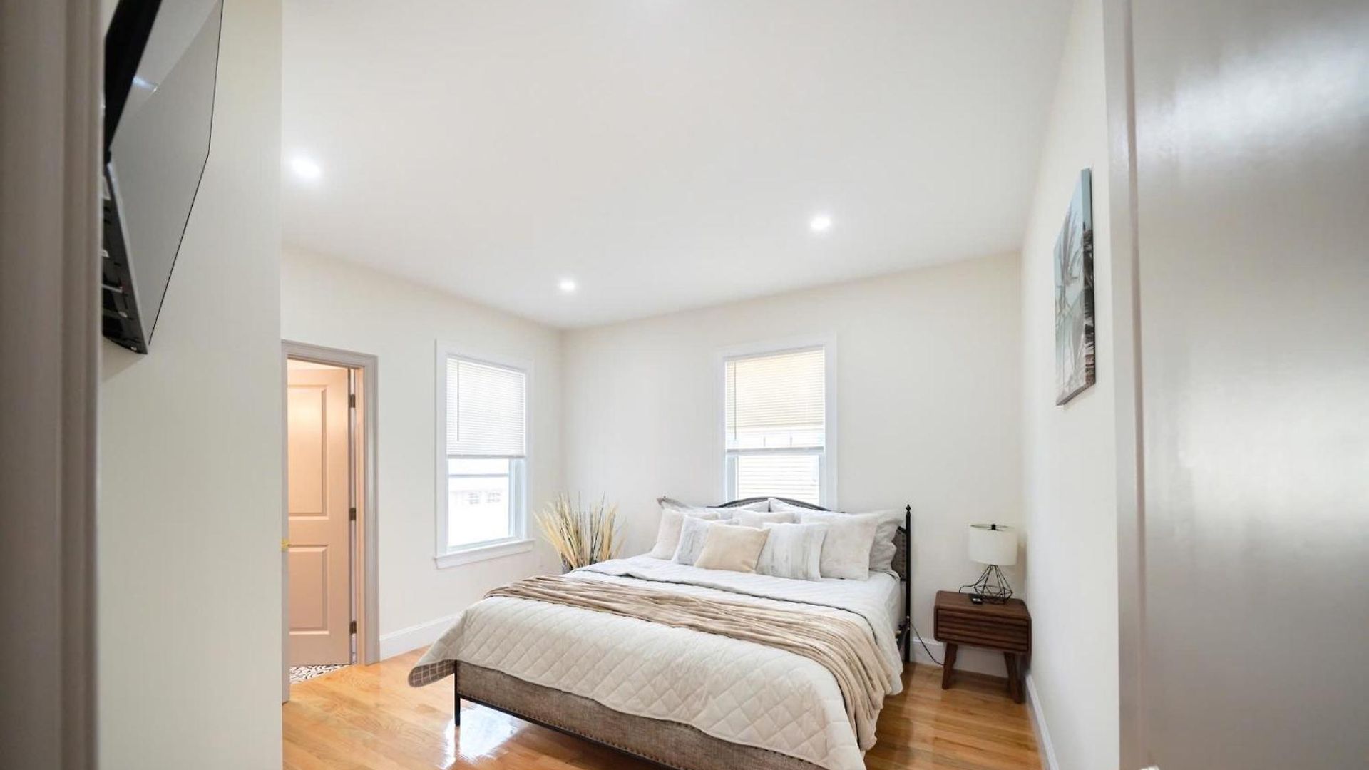 Apartment Modern 3br & 3ba - Patio, Bathtub, Walk To Red Line 82 *