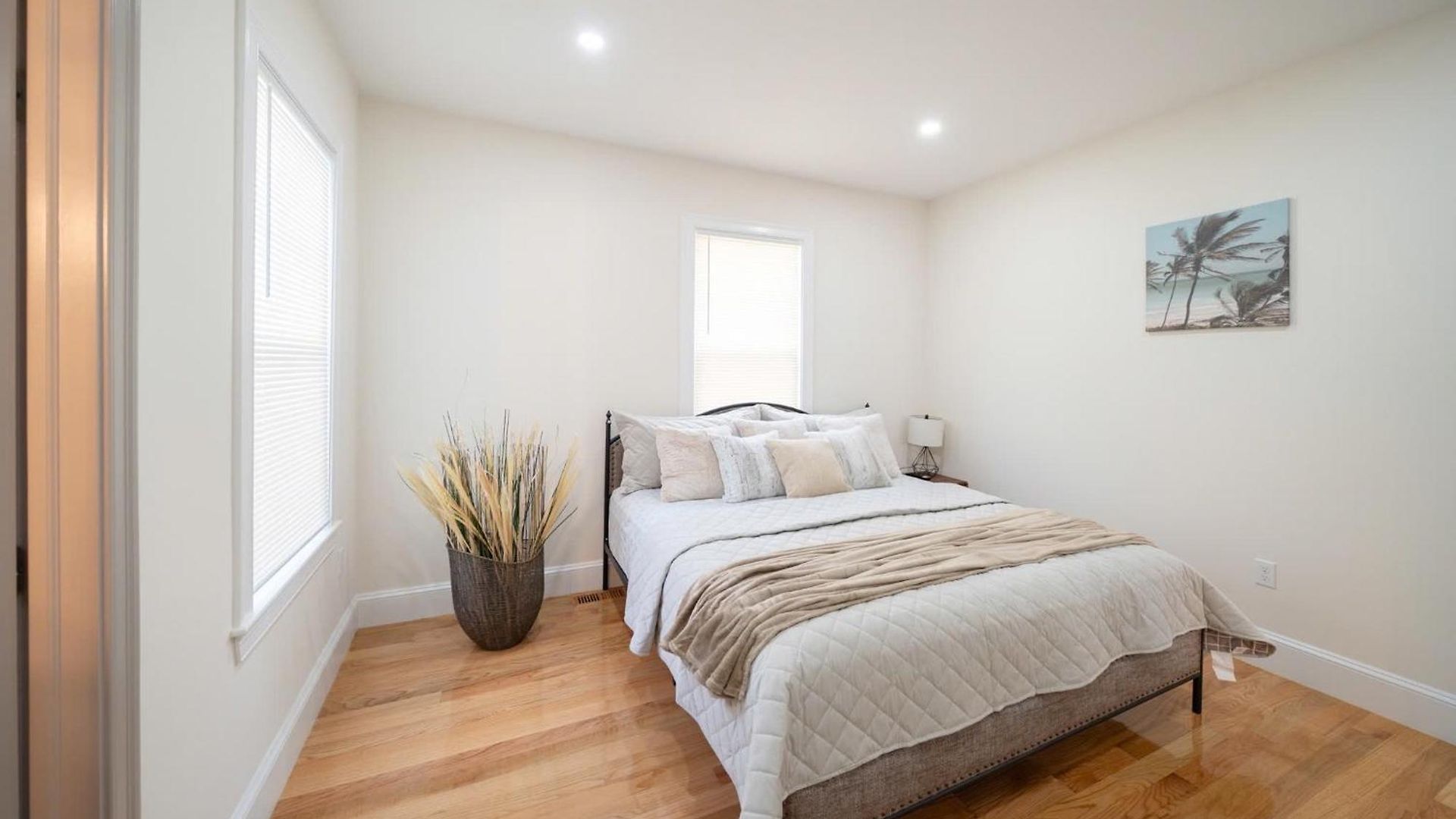 Modern 3br & 3ba - Patio, Bathtub, Walk To Red Line 82 Boston