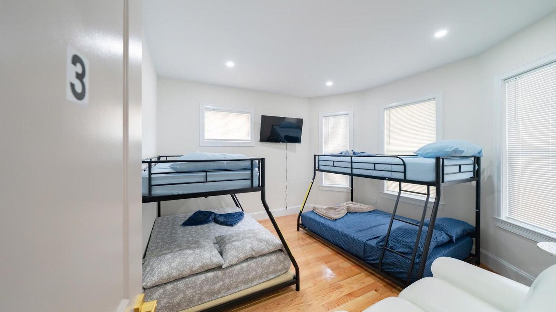 Modern 3br & 3ba - Patio, Bathtub, Walk To Red Line 82 * Boston