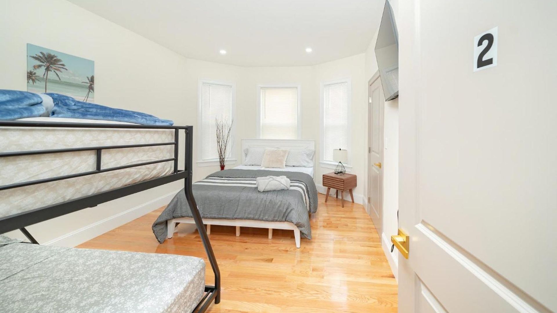 Apartment Modern 3br & 3ba - Patio, Bathtub, Walk To Red Line 82 Boston
