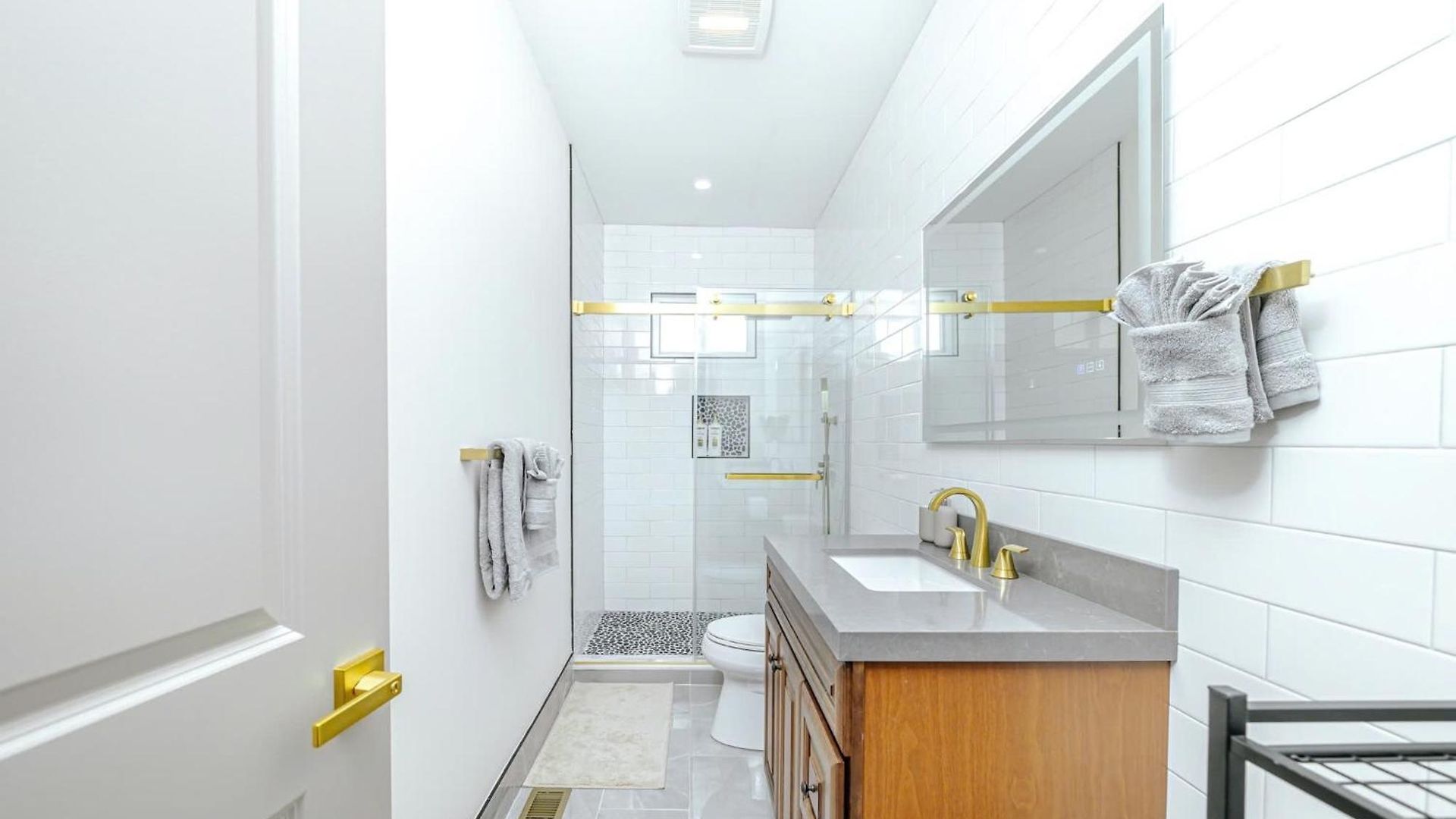 Modern 3br & 3ba - Patio, Bathtub, Walk To Red Line 82 Boston