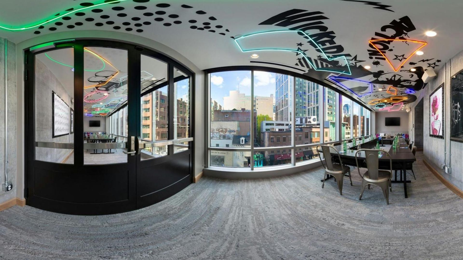 Hotel Moxy Downtown Boston