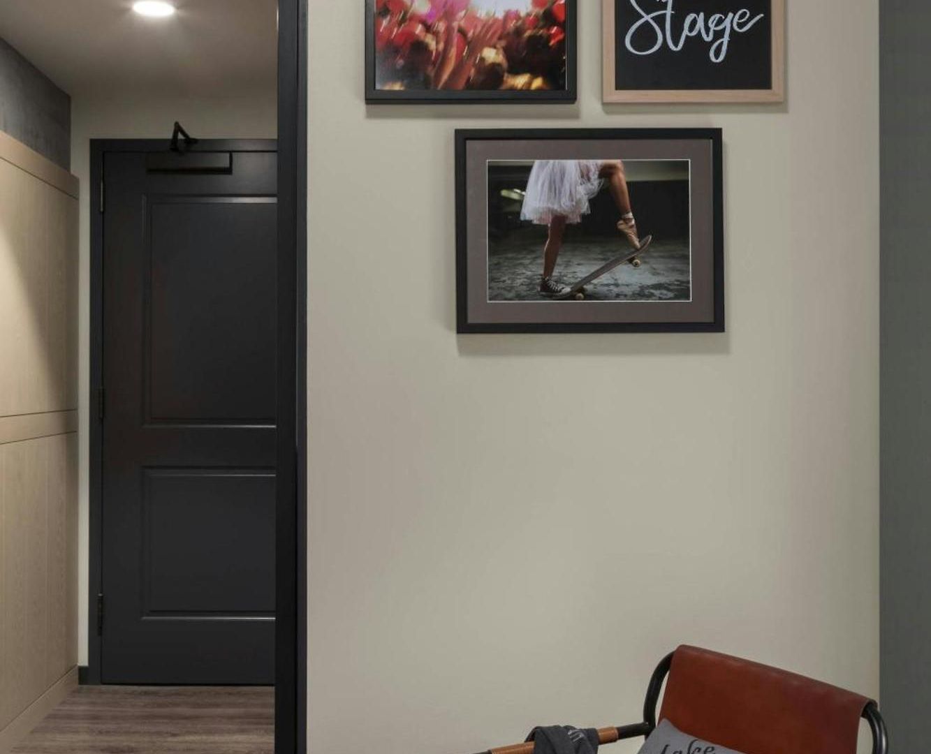 Moxy Downtown 3*