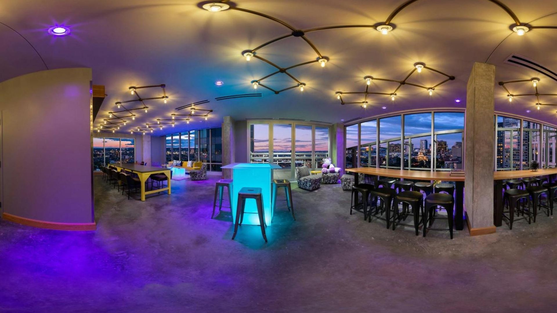 Hotel Moxy Downtown Boston