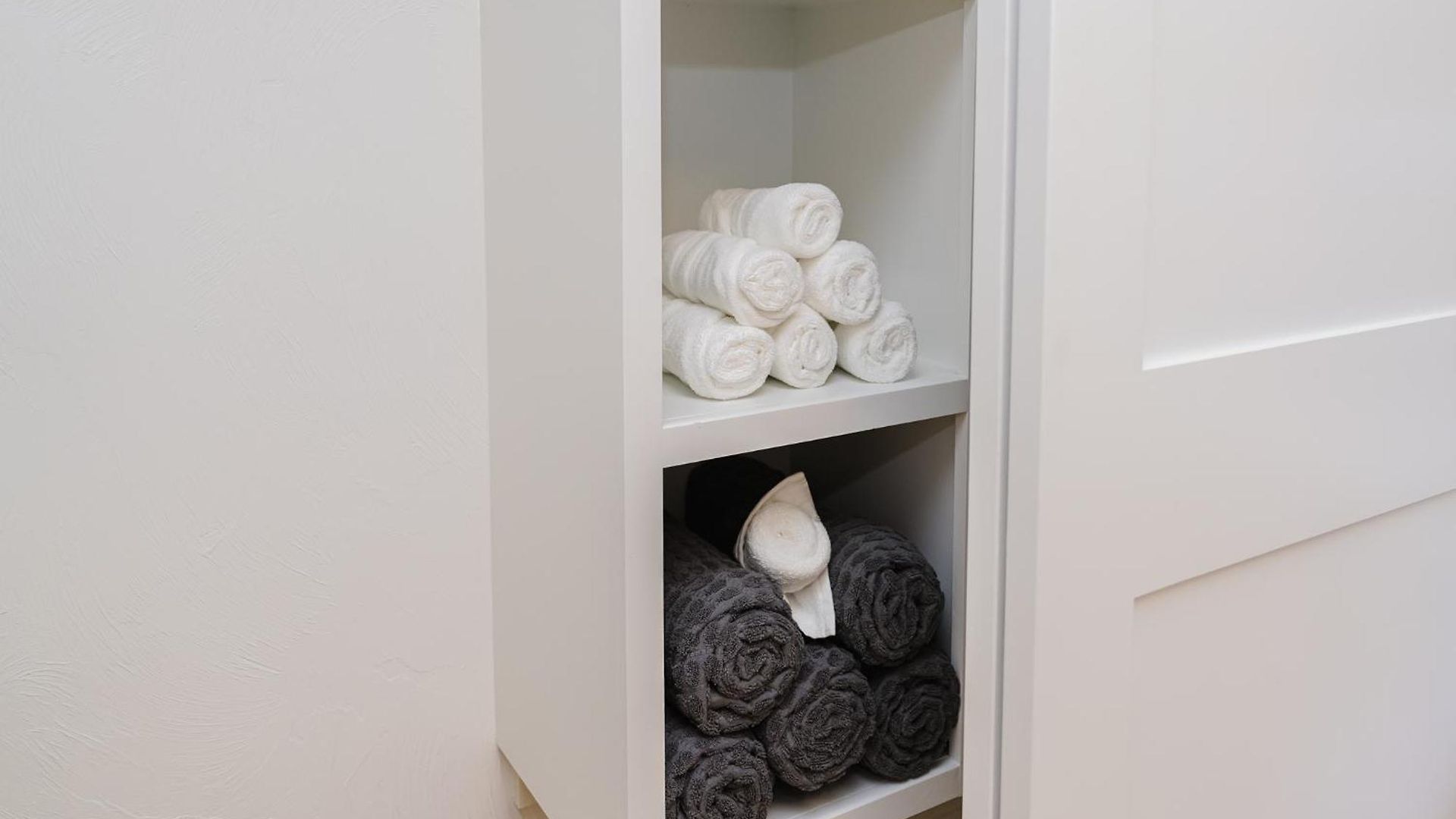 Apartment 4br World Cup Base - Cozy & Modern - Near Franklin Park 60-1