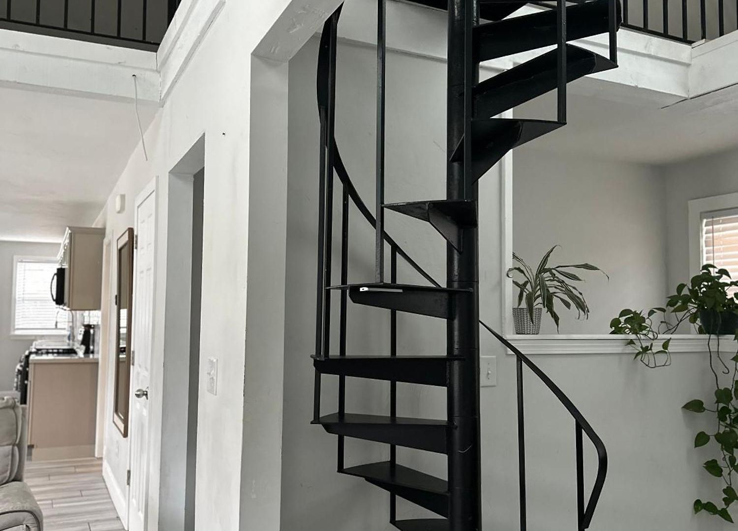 Stylish 2nd Floor Unit, Are Going To It! Boston