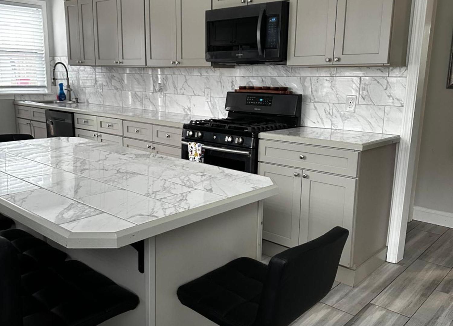 Stylish 2nd Floor Unit, Are Going To It!