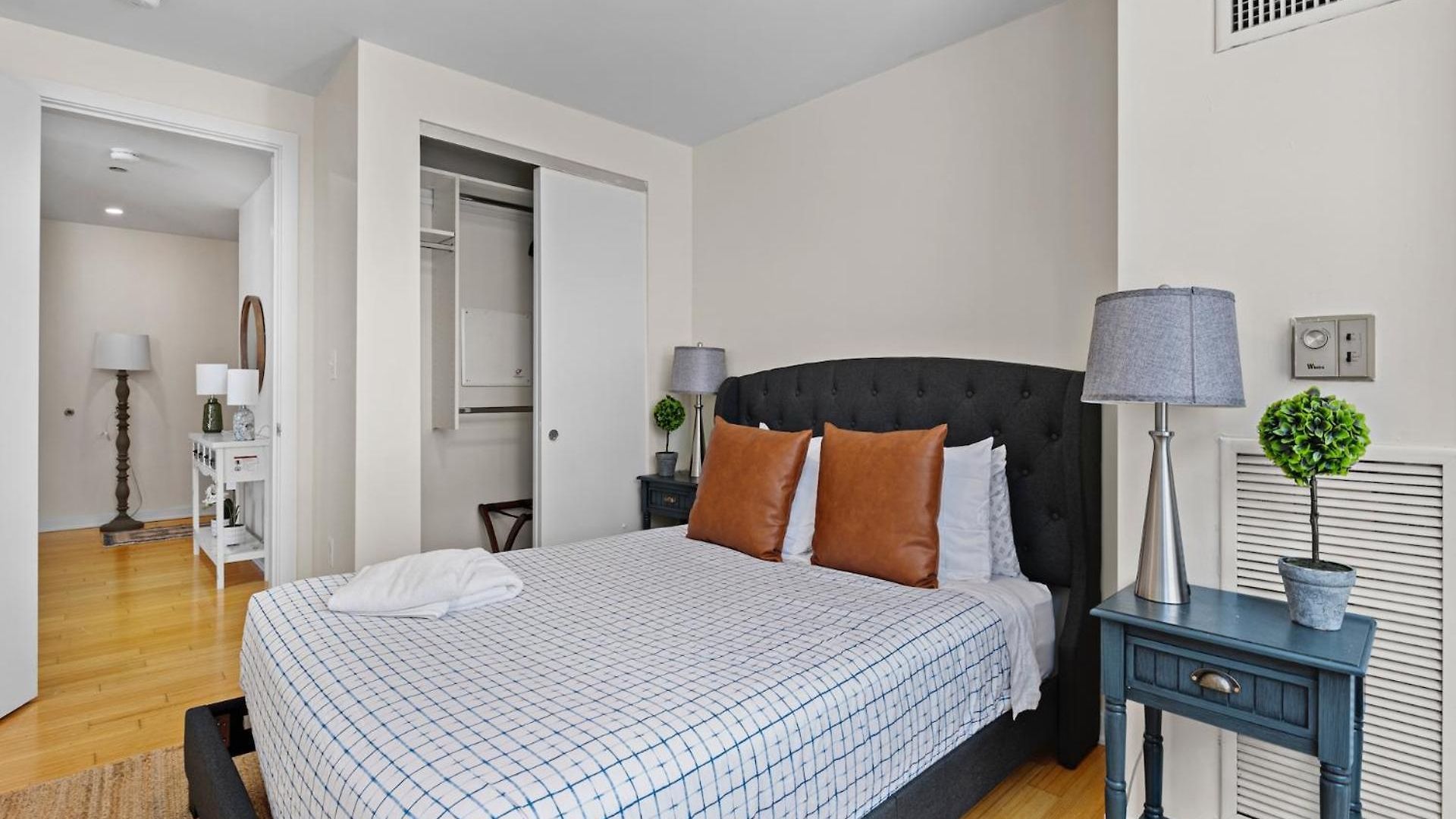Apartment Furnished In Downtown *