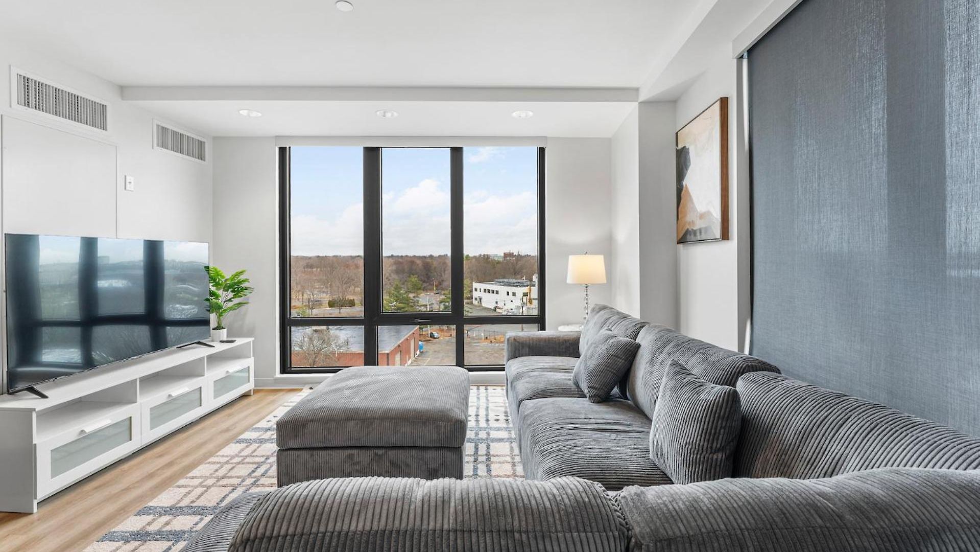 Apartment Furnished Luxury Next To Harvard Stadium *
