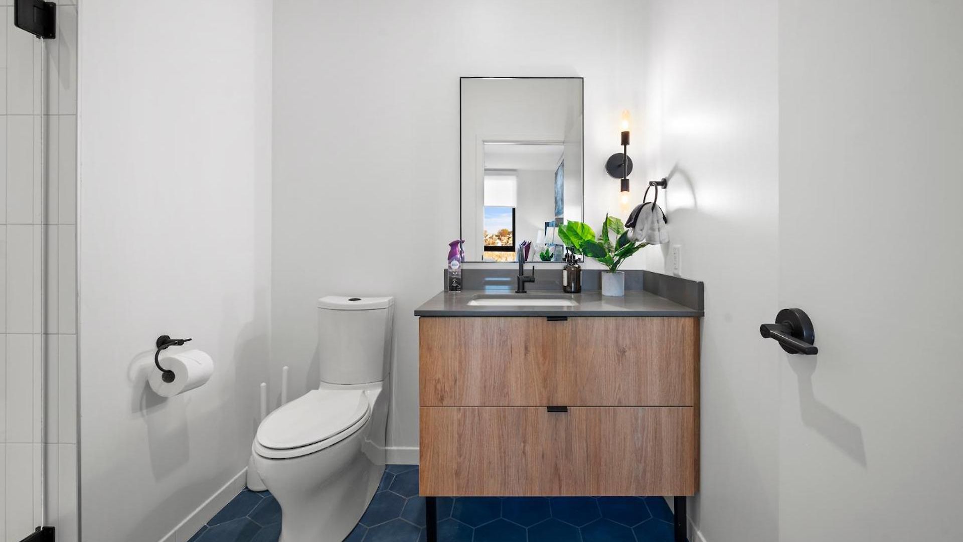 Luxury Furnished Near Logan Airport Apartment