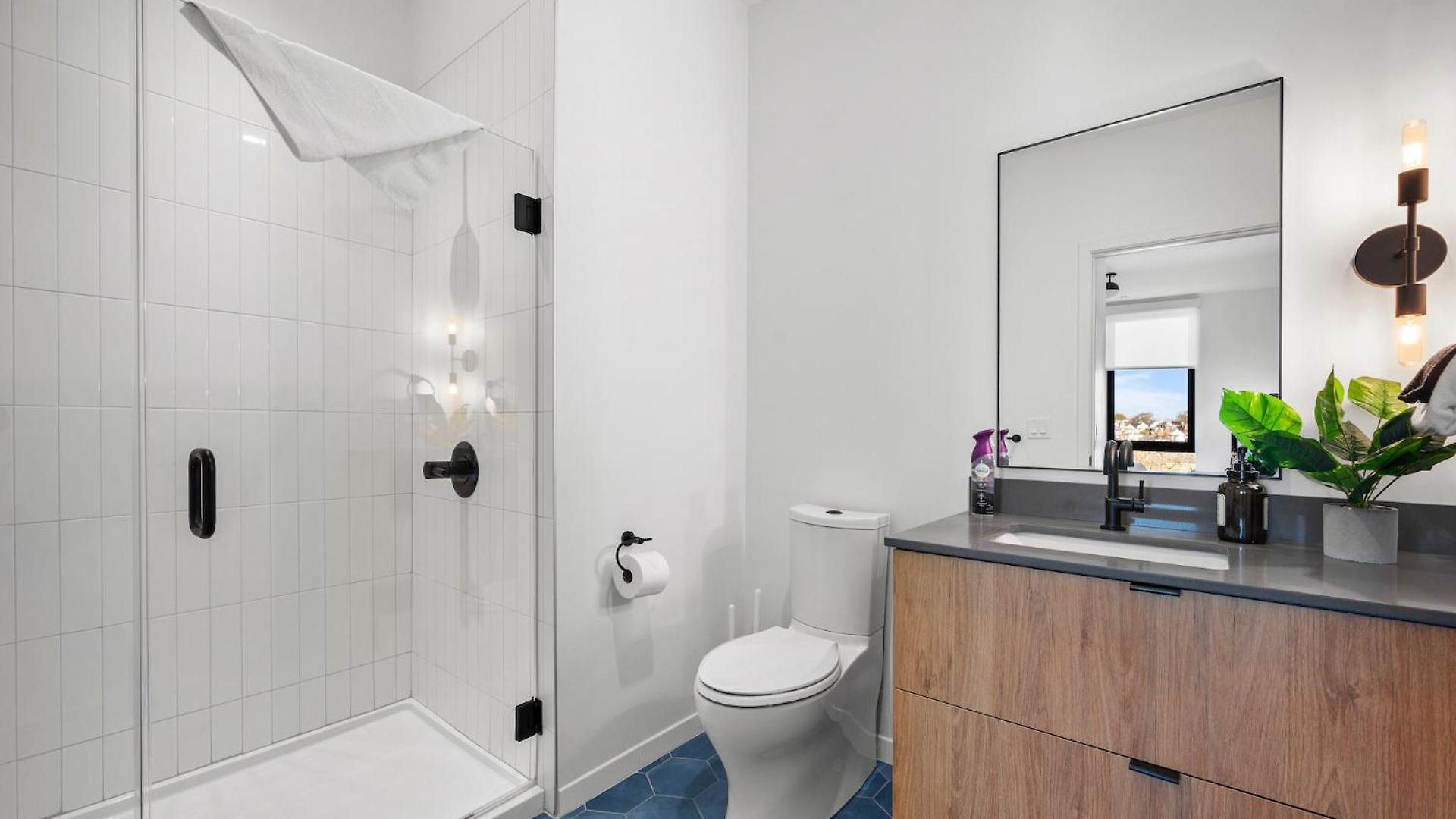 Luxury Furnished Near Logan Airport Apartment *