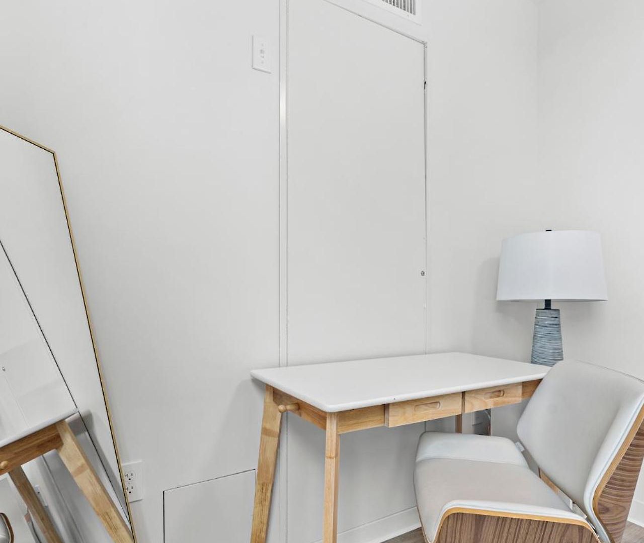 Furnished Luxury Next To Harvard Stadium
