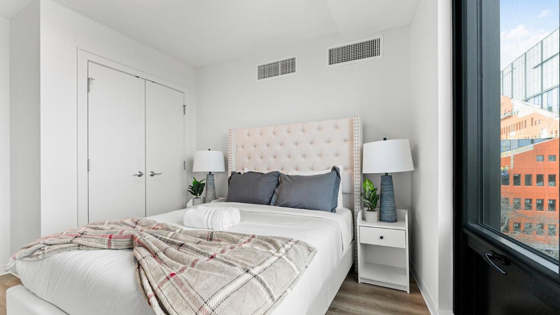 Apartment Furnished Luxury Next To Harvard Stadium *