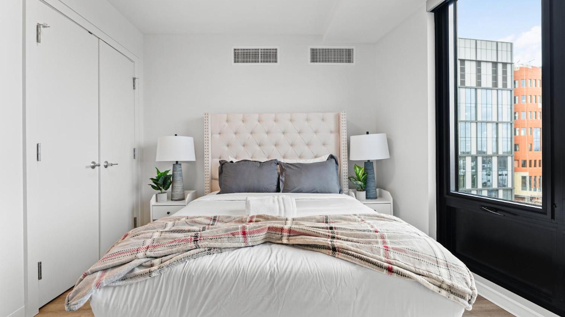 Apartment Furnished Luxury Next To Harvard Stadium