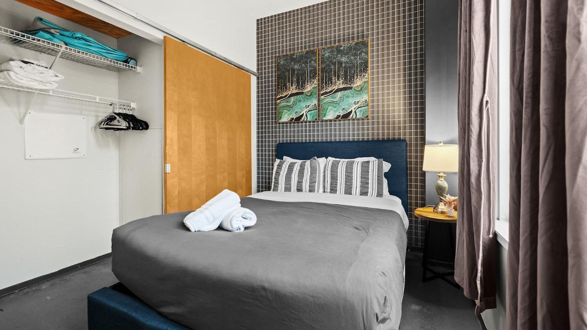 Furnished Loft Style In Southend Apartment