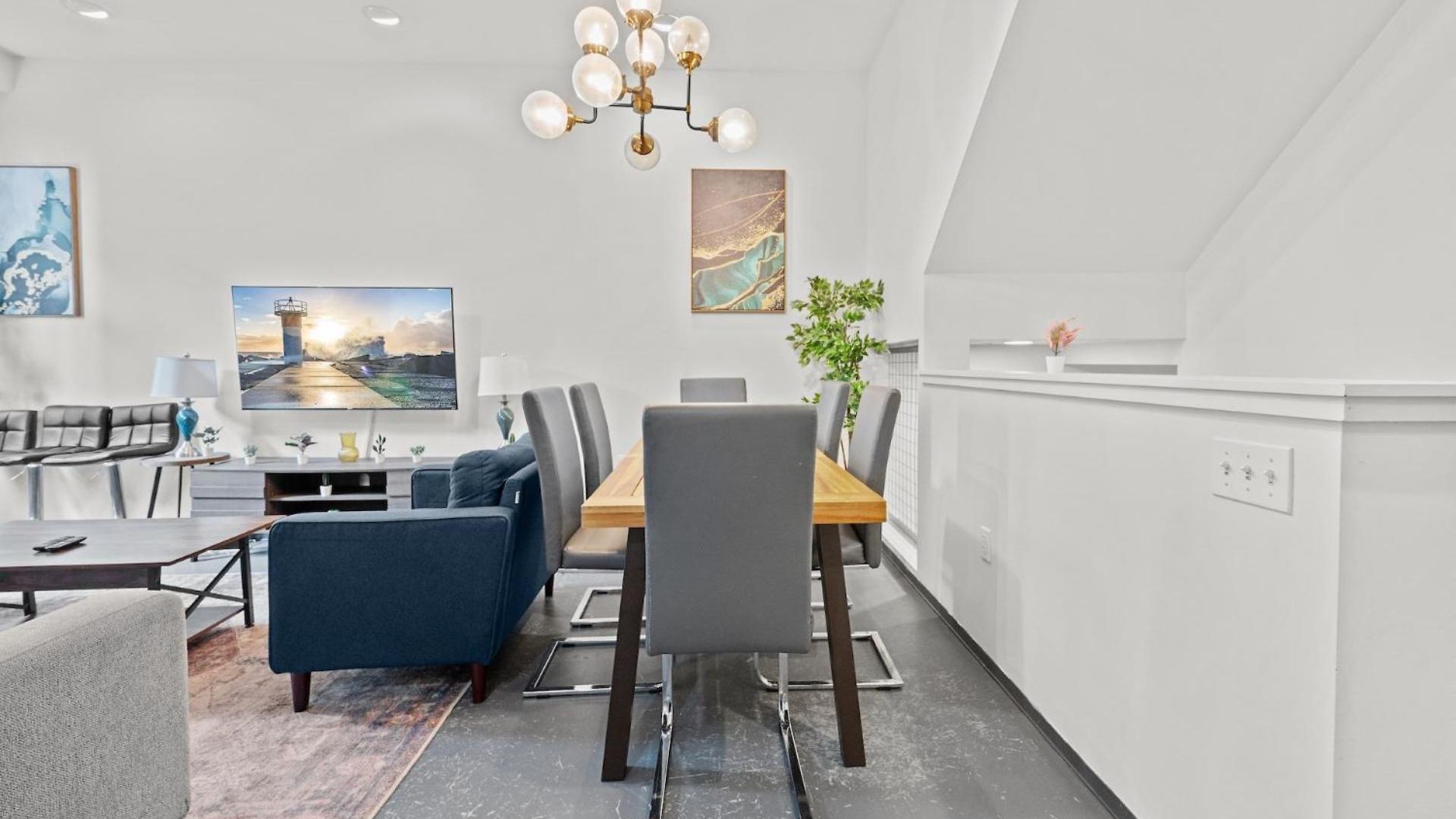 Furnished Loft Style In Southend Apartment *