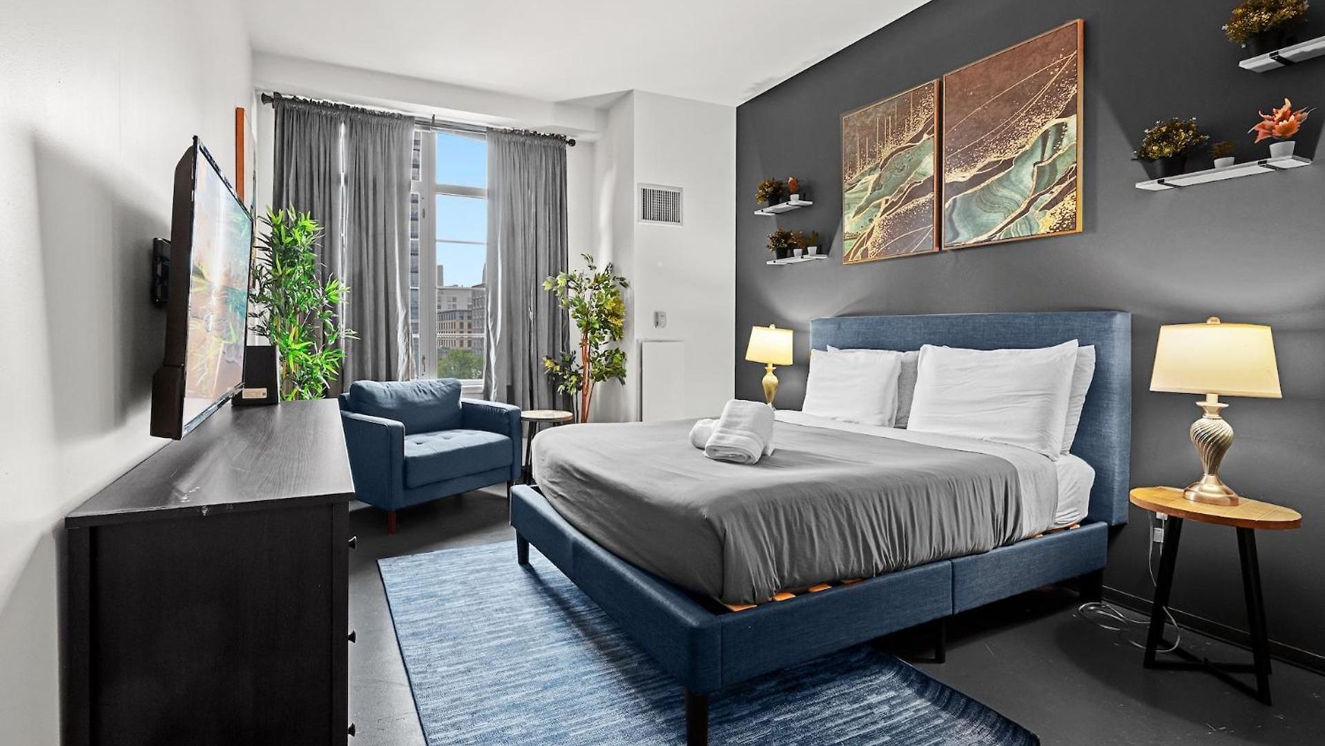 Furnished Loft Style In Southend Apartment *