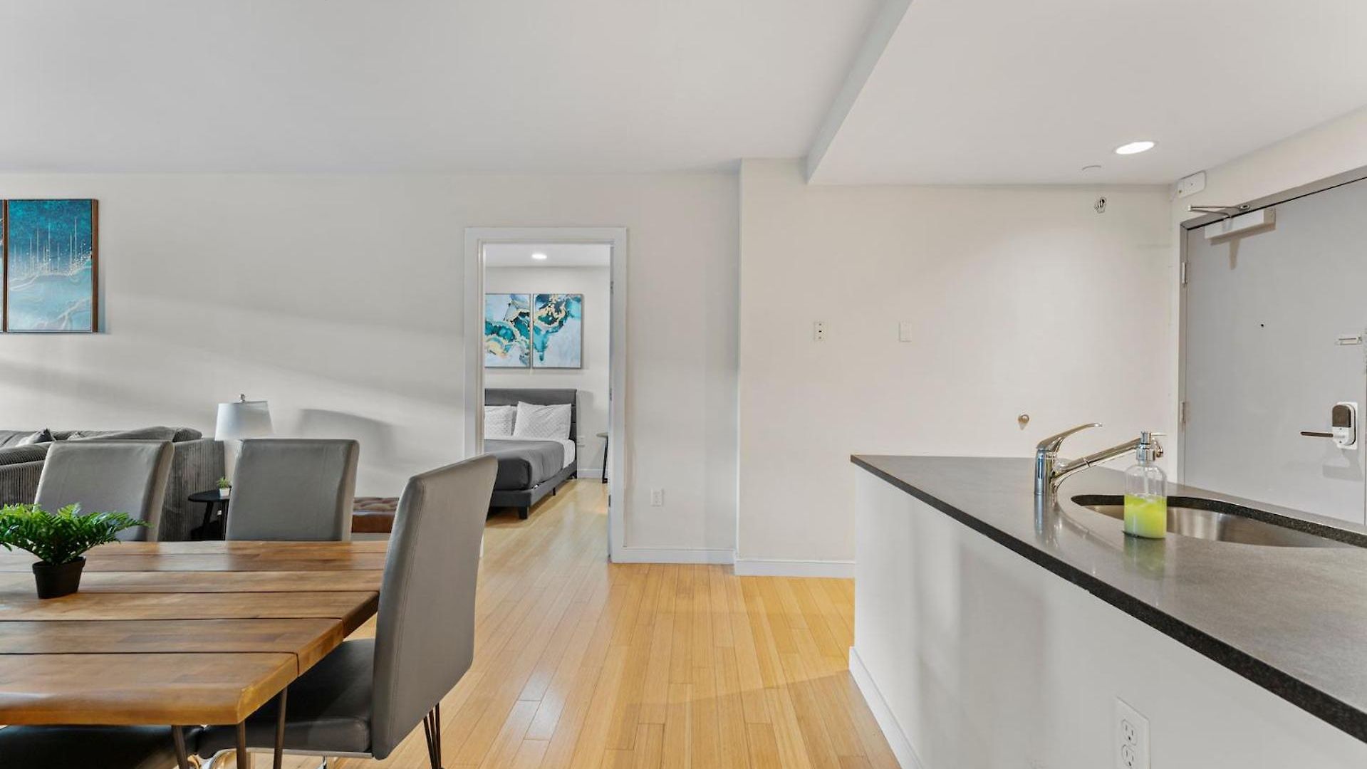 Beautiful 2br In Southend Apartment