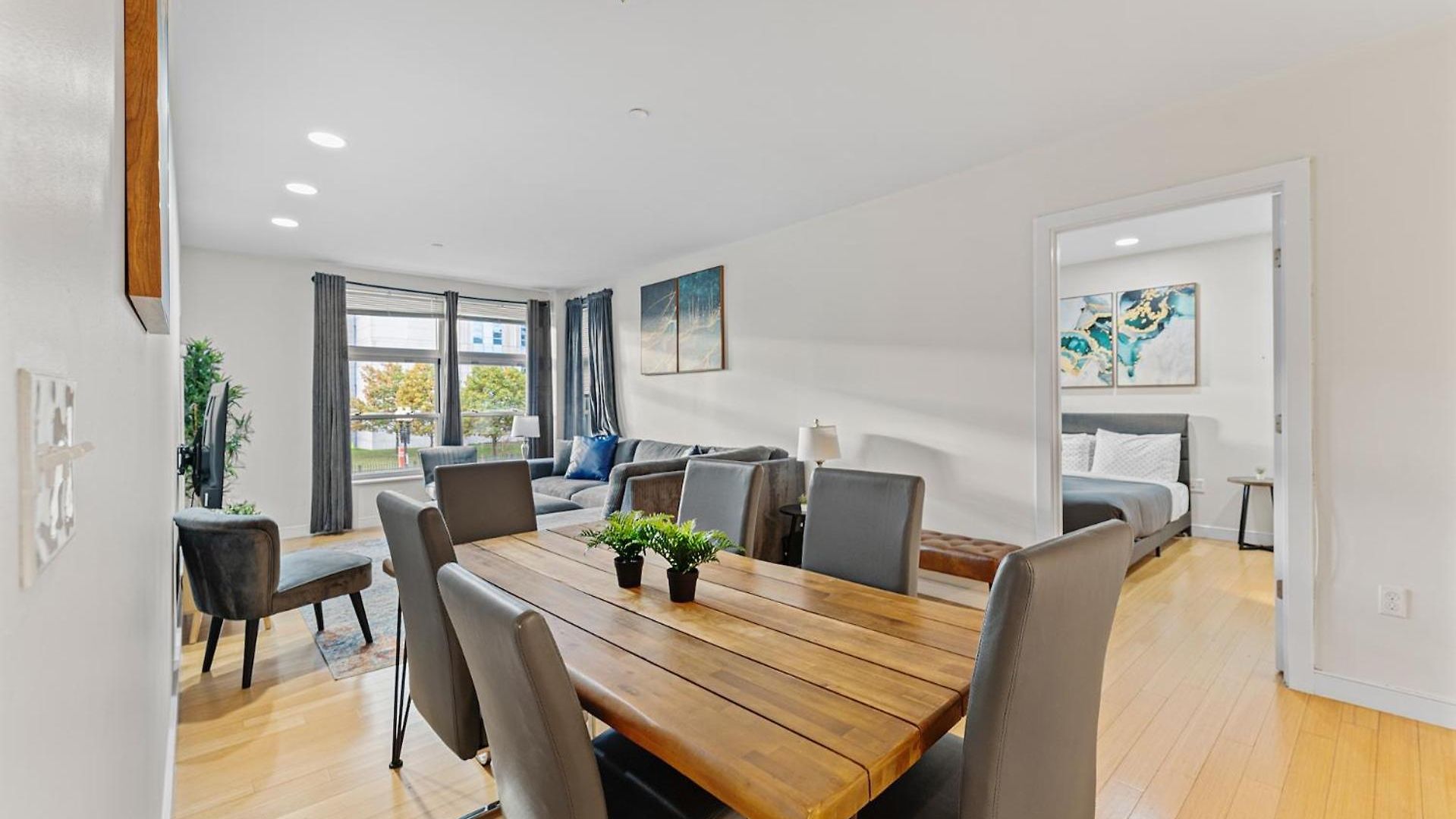 Beautiful 2br In Southend Apartment *