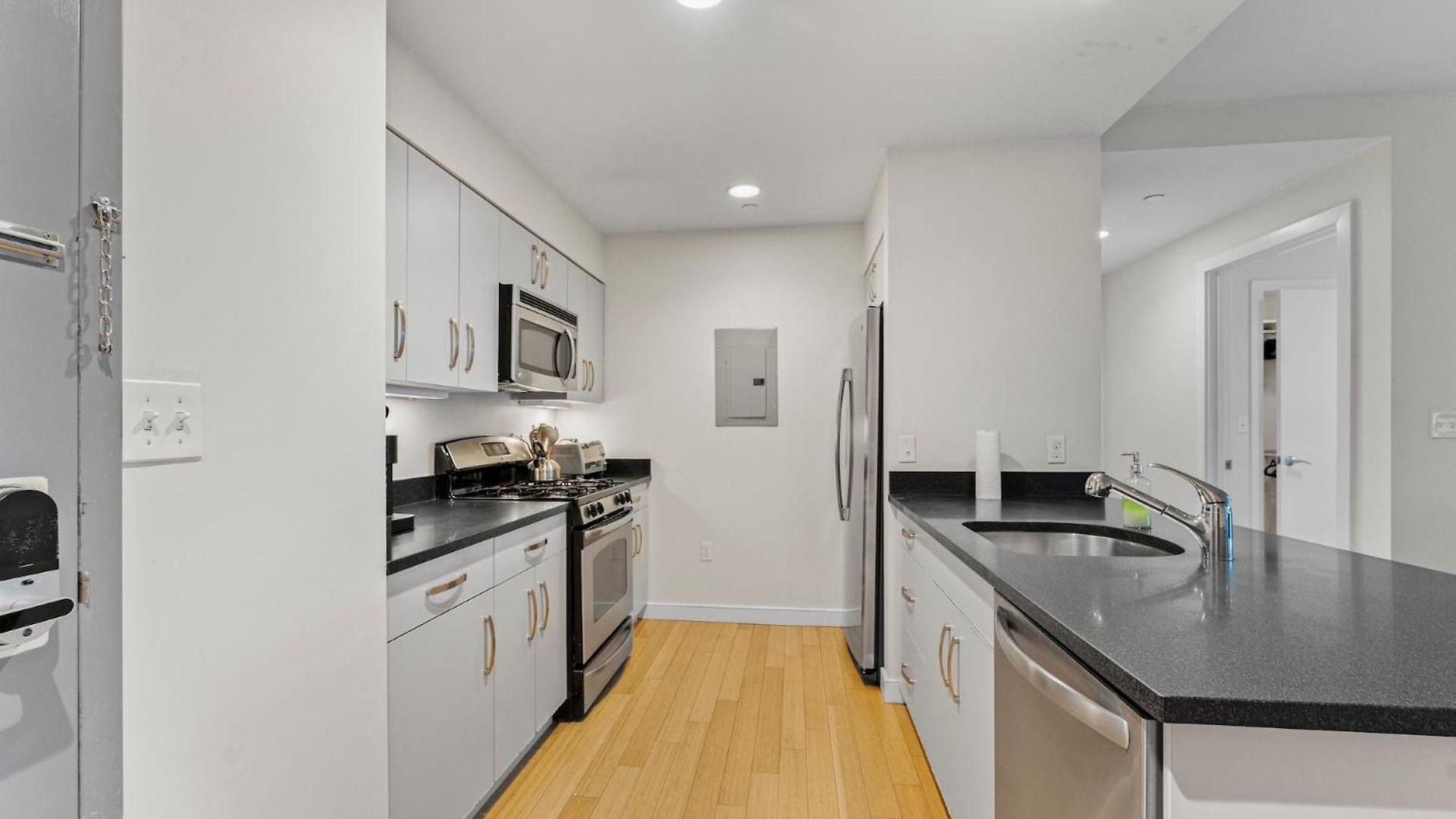 Beautiful 2br In Southend Apartment *