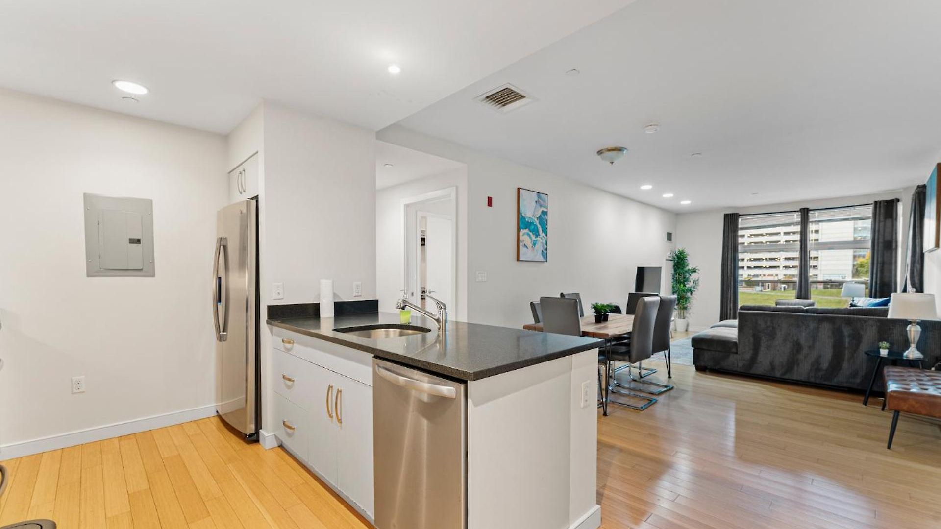 Beautiful 2br In Southend Apartment