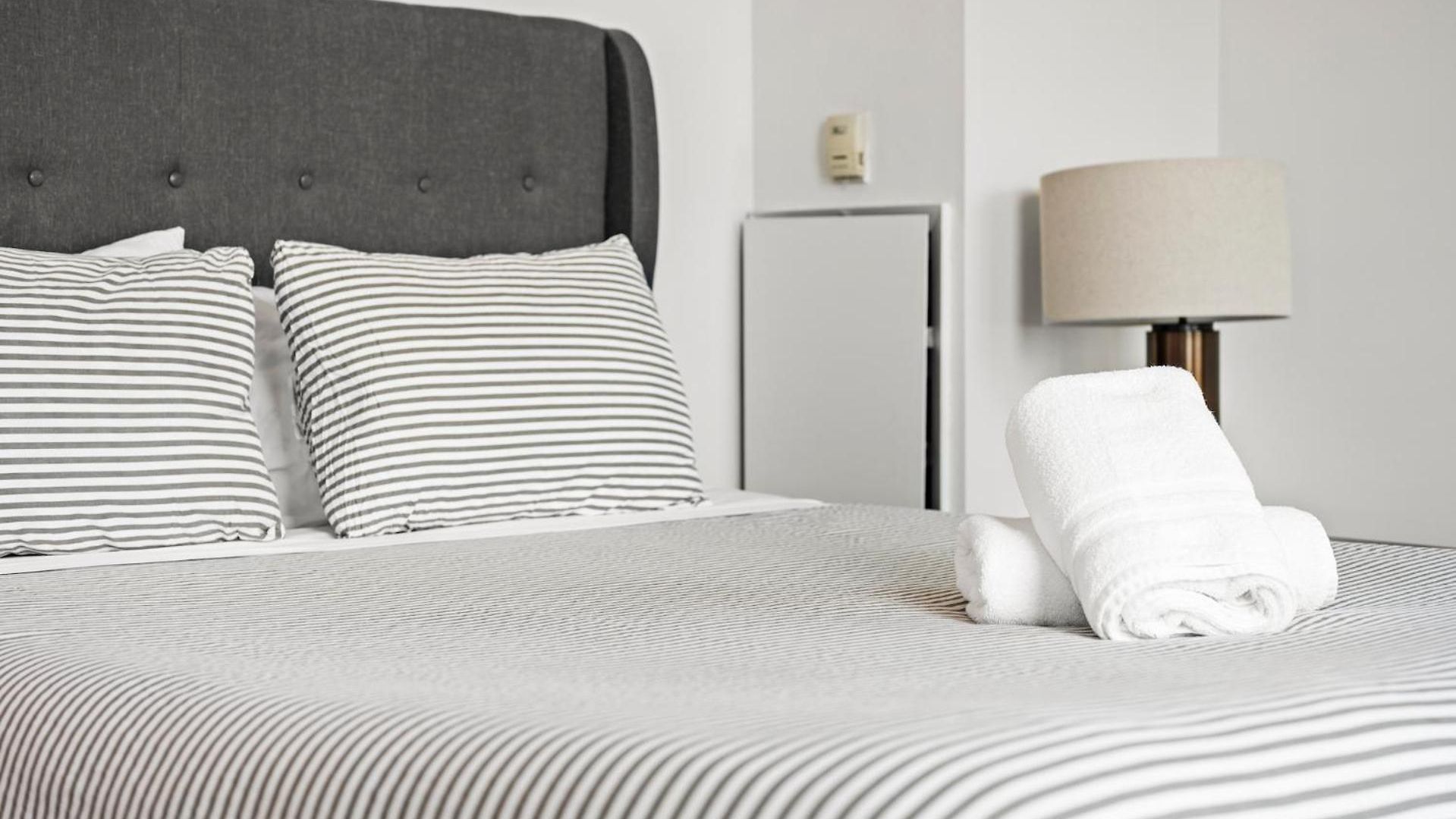 Furnished Loft Style In Southend Apartment *