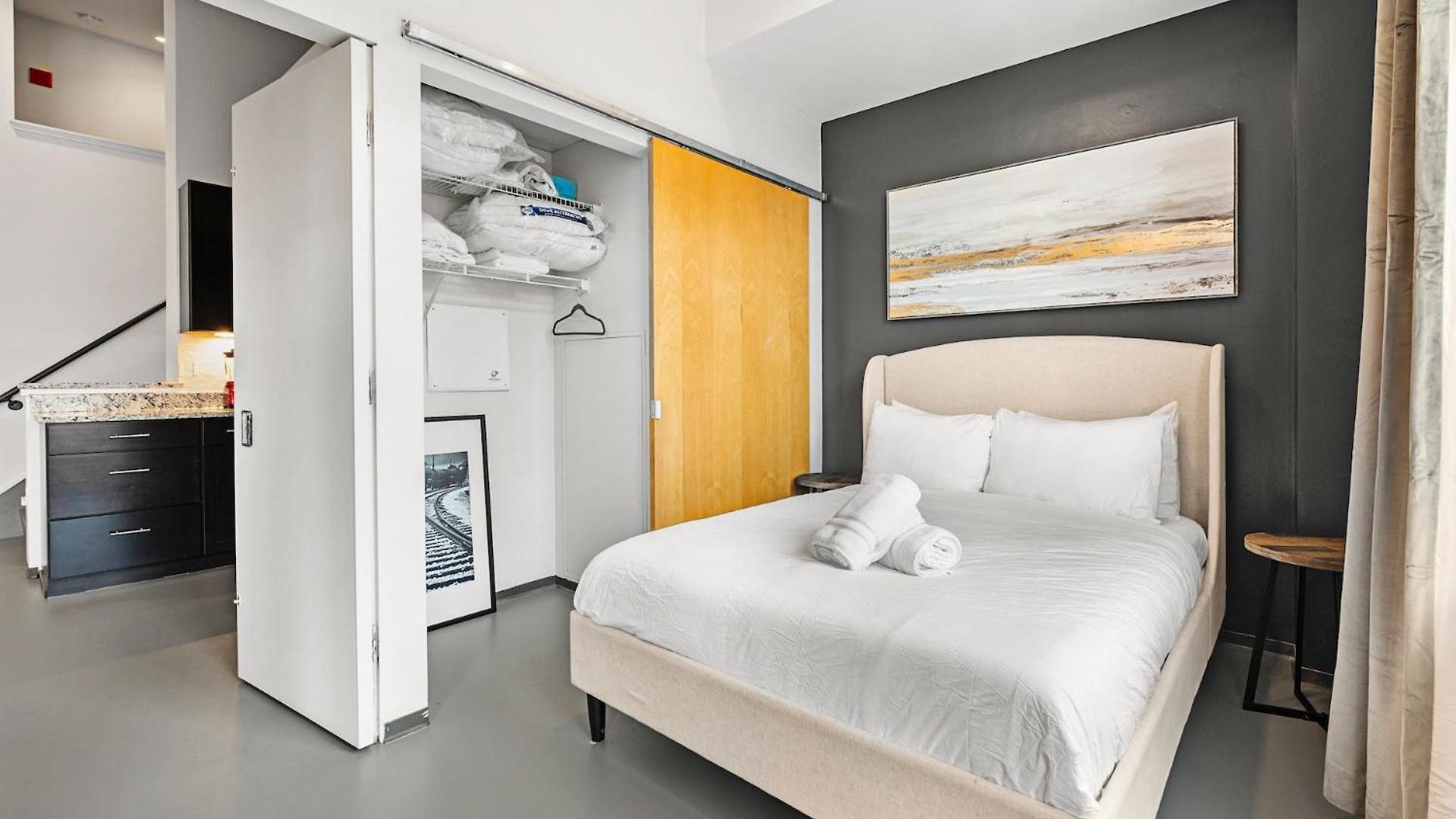 Apartment Furnished Loft Style In Southend Boston