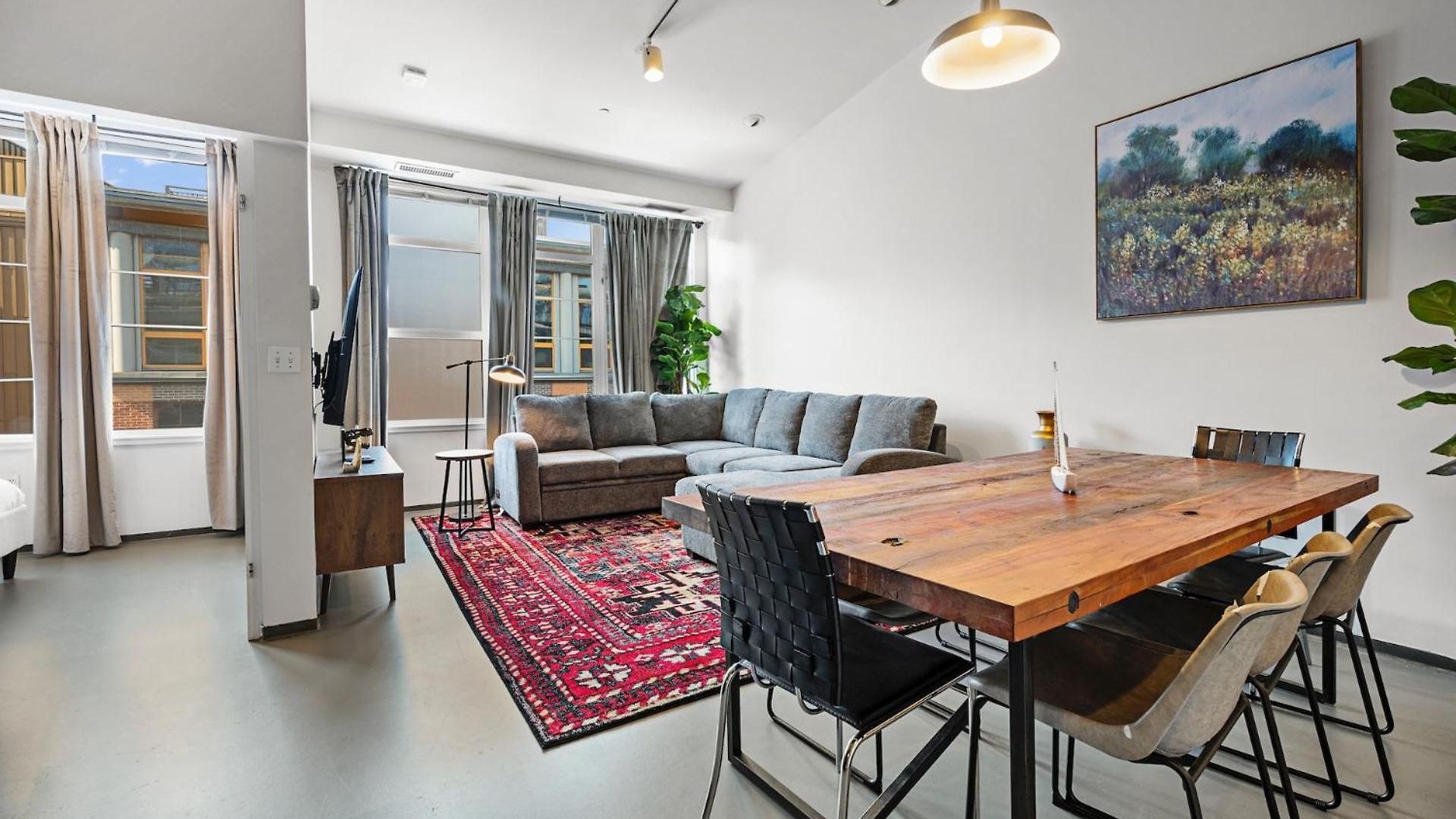 Furnished Loft Style In Southend Boston