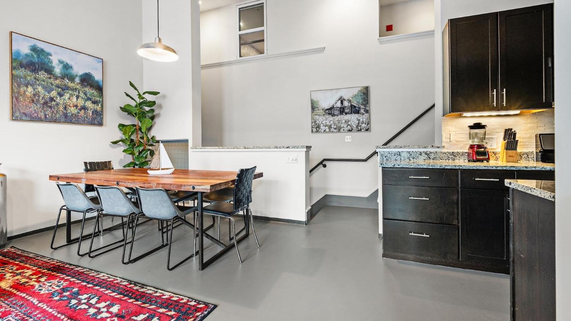 Furnished Loft Style In Southend Apartment