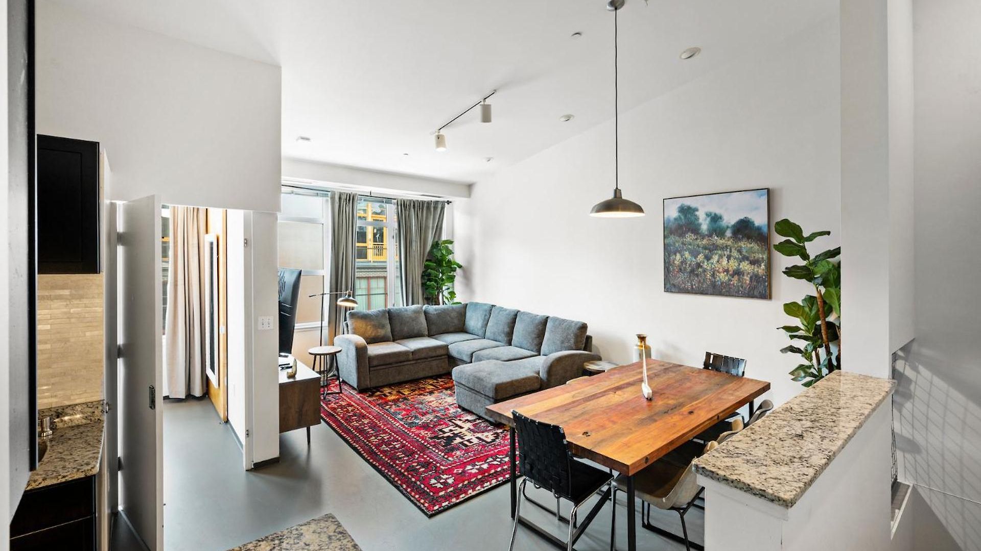 Furnished Loft Style In Southend