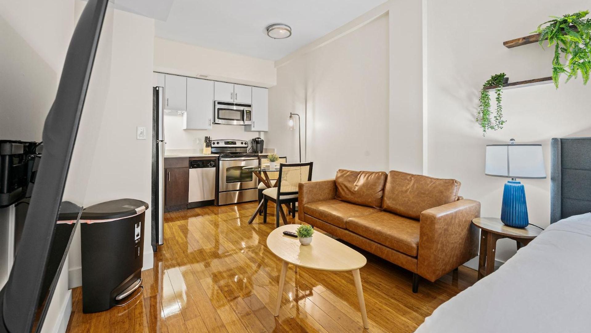 Apartment Furnished In Downtown *