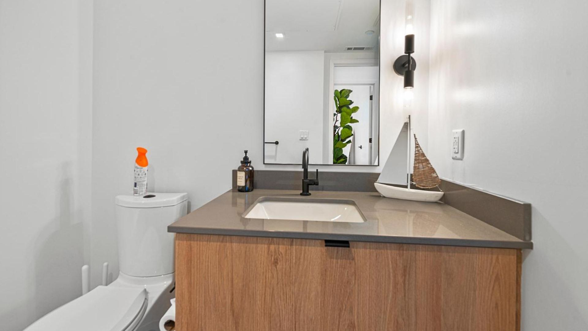 Luxury Furnished Near Logan Airport Apartment
