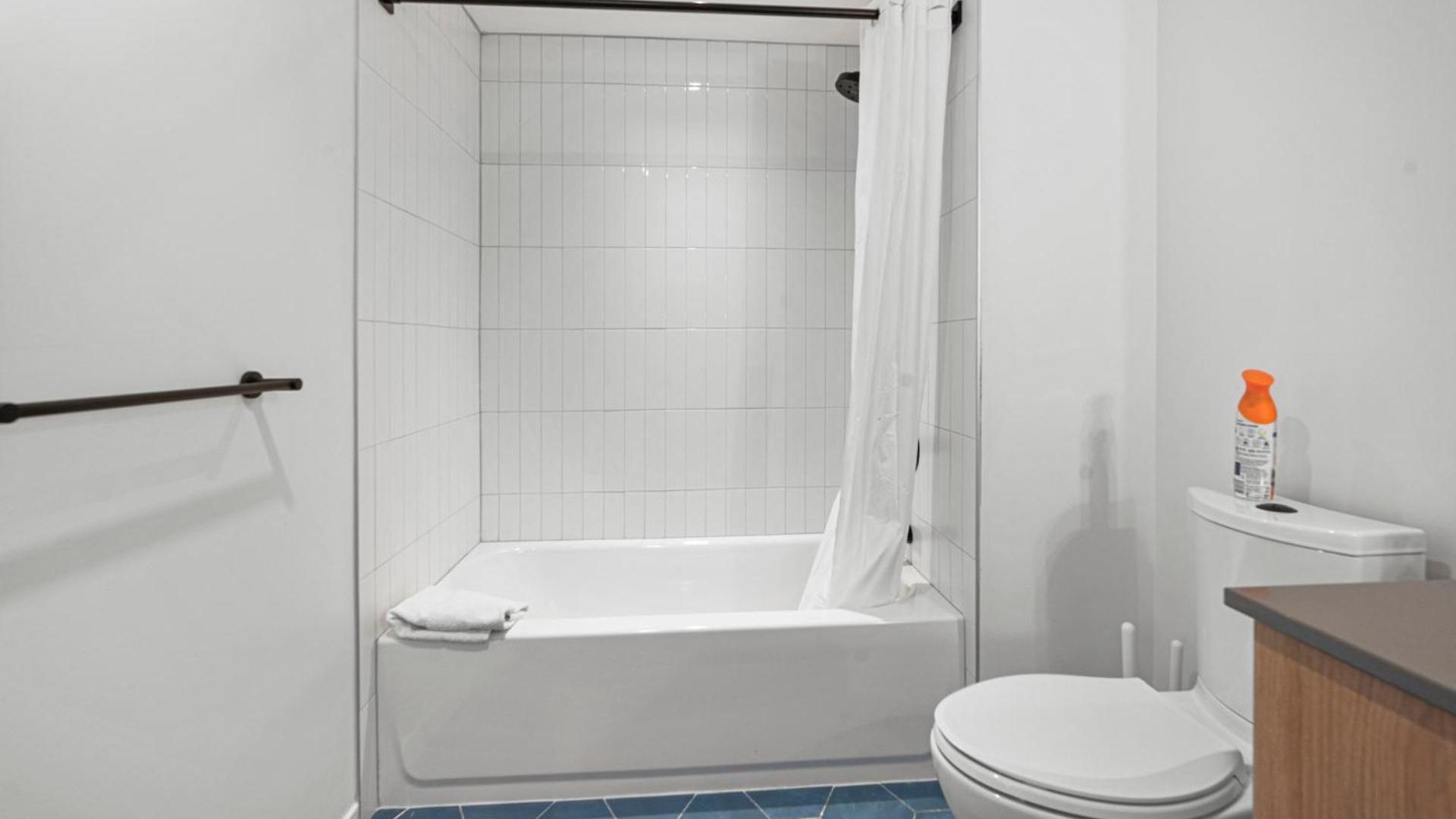 Luxury Furnished Near Logan Airport Apartment *