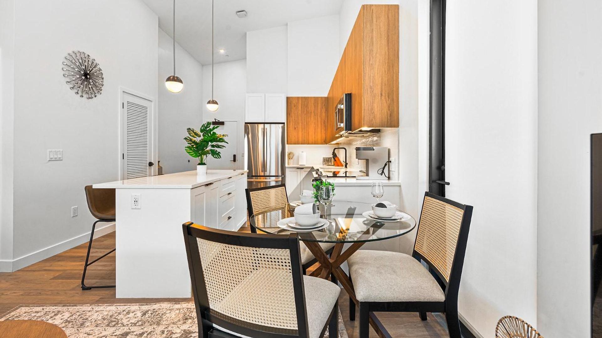 Luxury Furnished Near Logan Airport Apartment