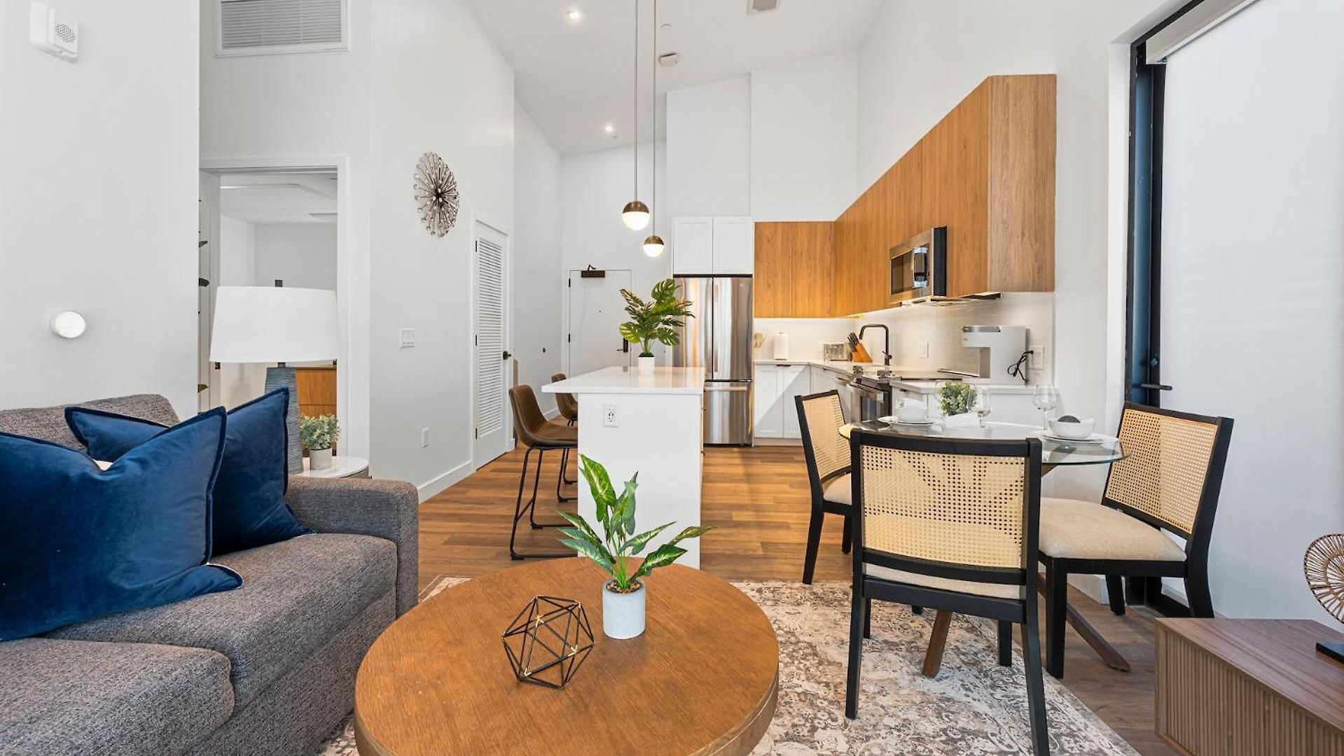 Luxury Furnished Near Logan Airport Apartment *