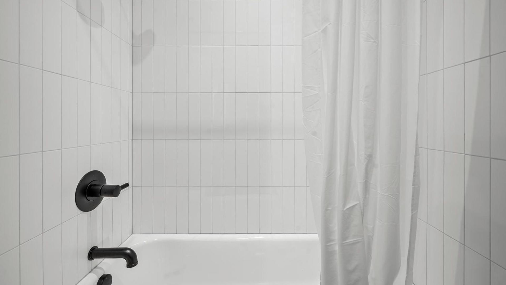 Luxury Furnished Near Logan Airport Apartment *