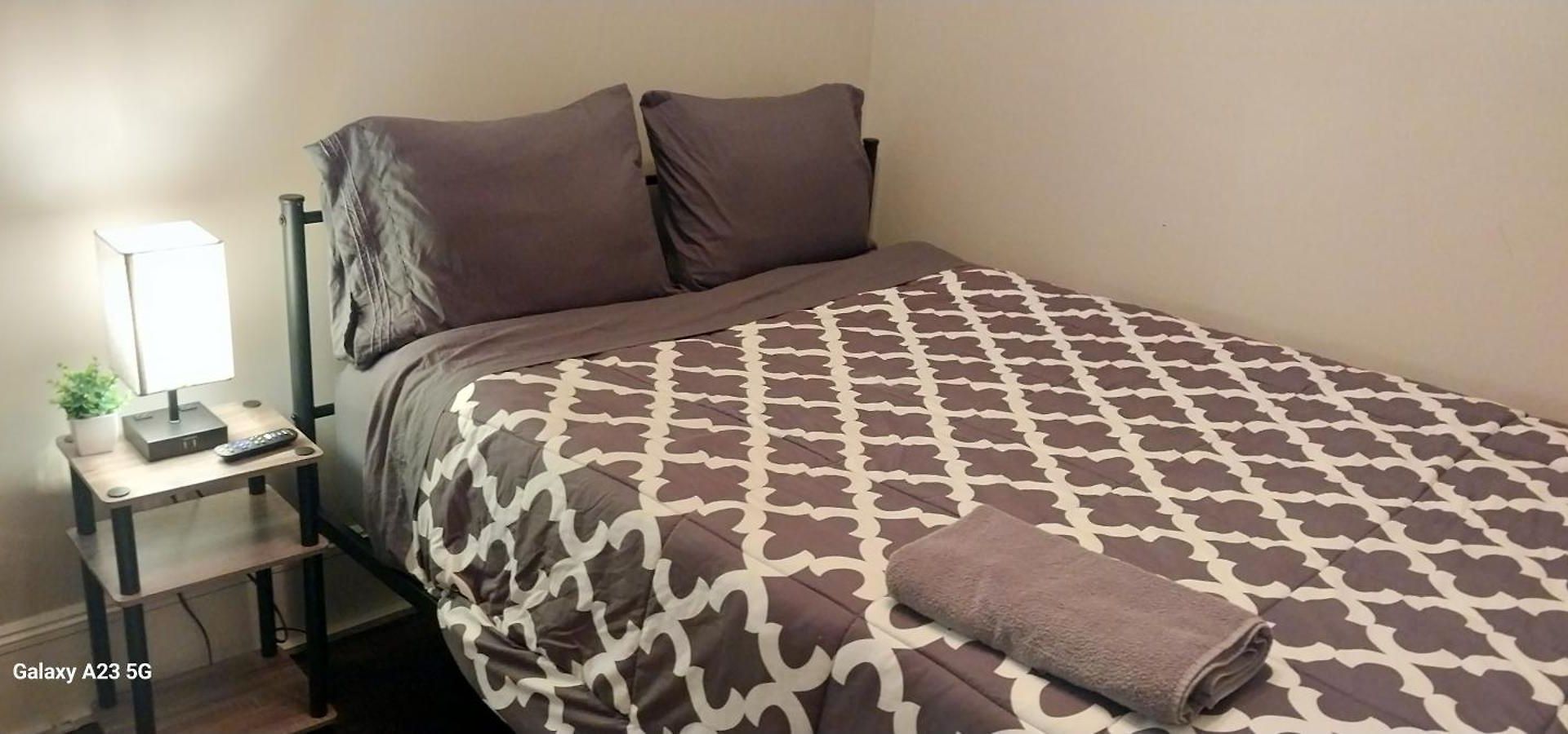 Homestay In Fields Corner Area - 30 Days M