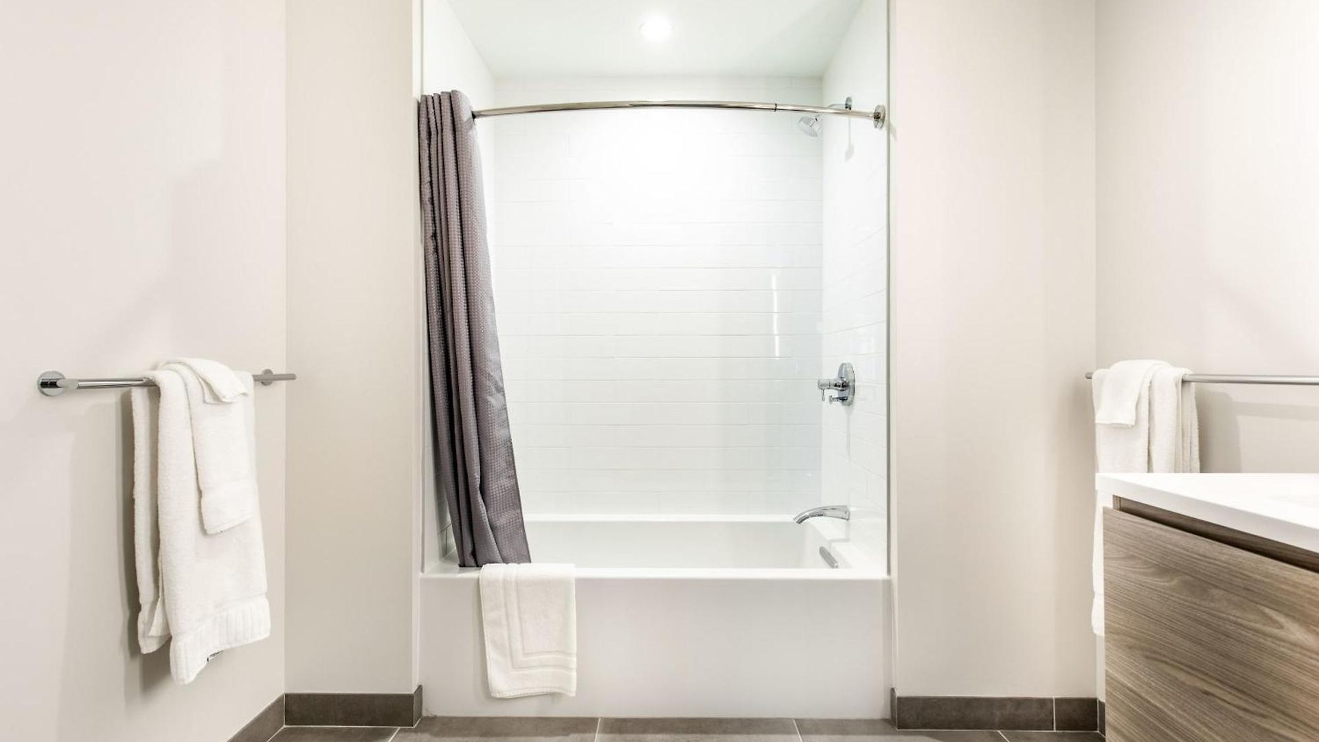 Luxury With Gym * Boston