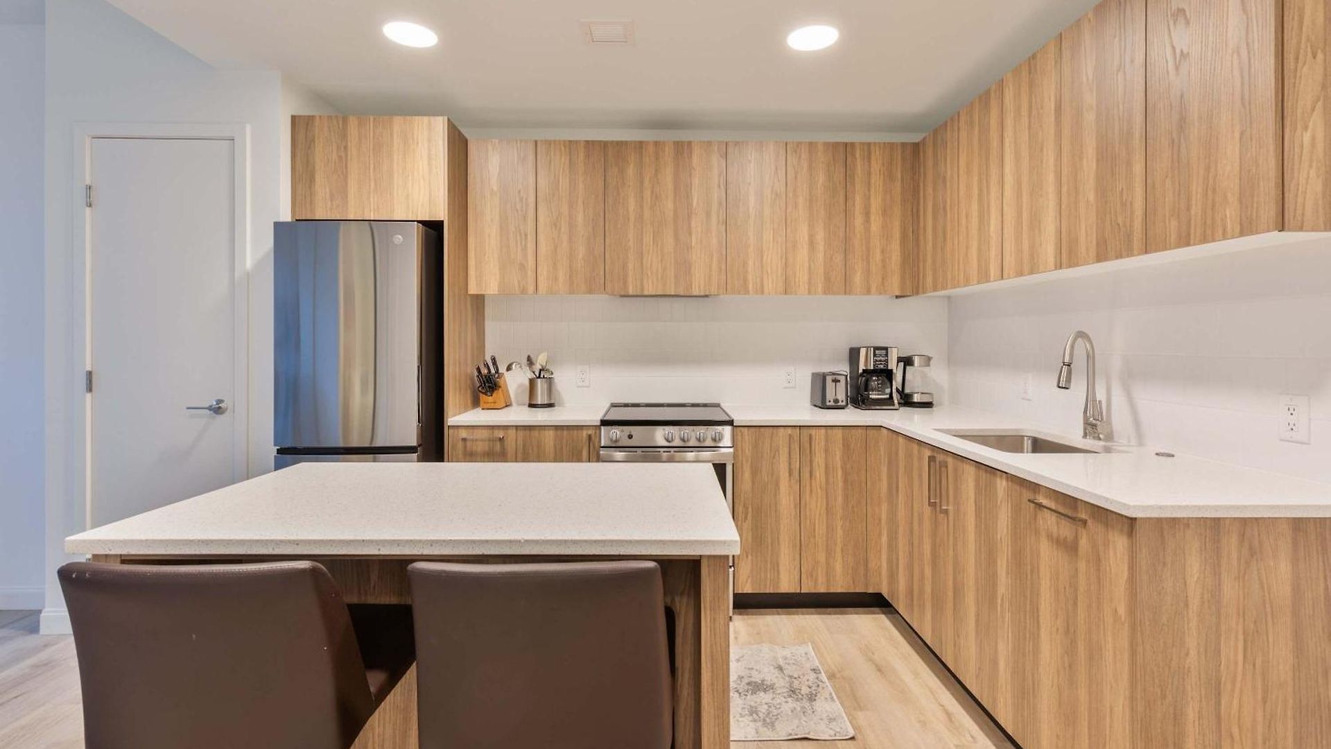 Gorgeous With Kitchen * Boston